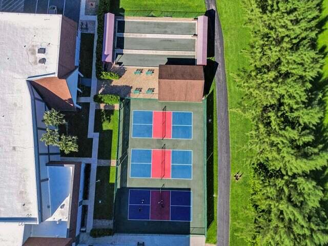 HUNTINGTON LAKES SEC FOUR CONDOS - Residential