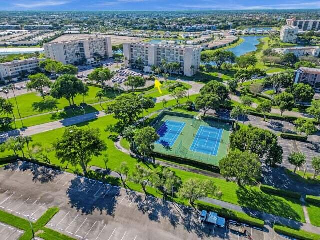 HUNTINGTON LAKES SEC FOUR CONDOS - Residential