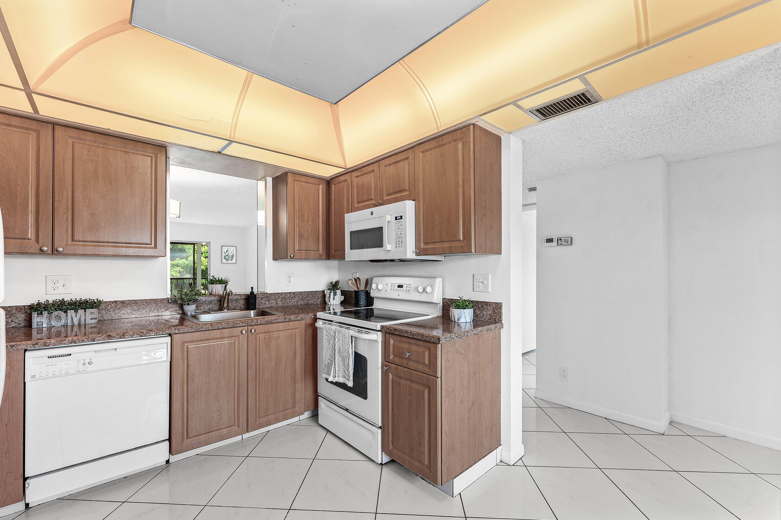 HUNTINGTON LAKES SEC FOUR CONDOS - Residential