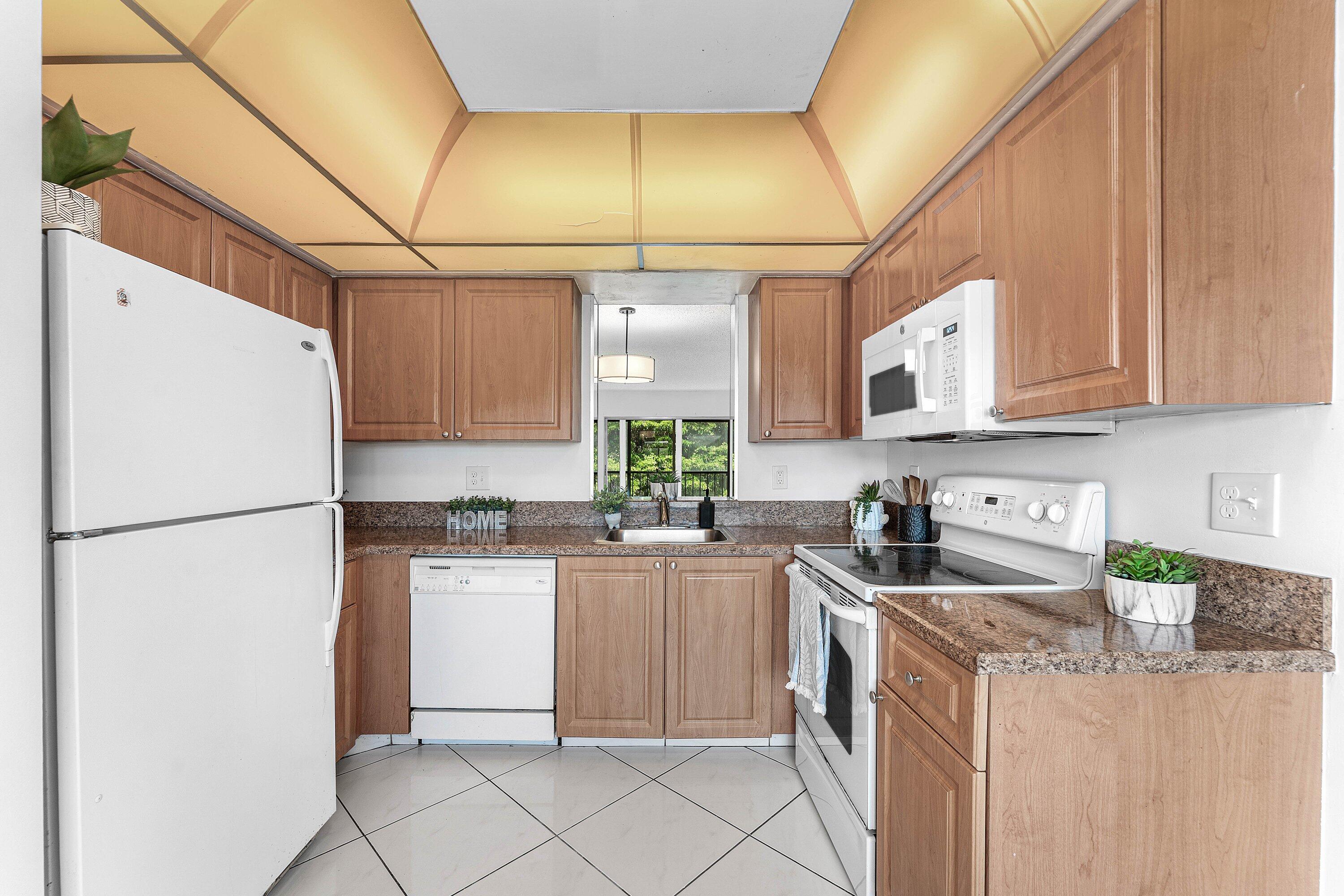 HUNTINGTON LAKES SEC FOUR CONDOS - Residential
