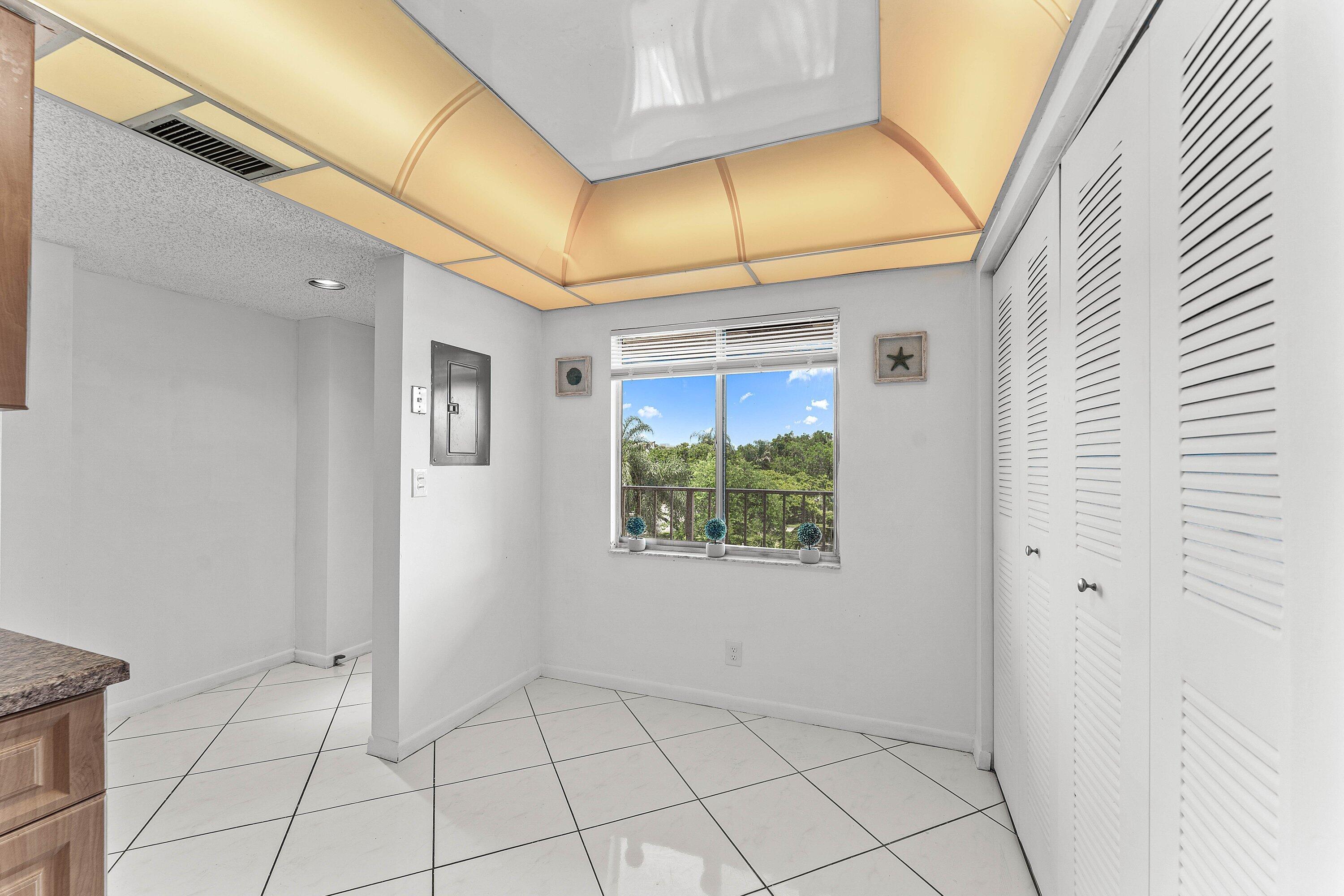 HUNTINGTON LAKES SEC FOUR CONDOS - Residential