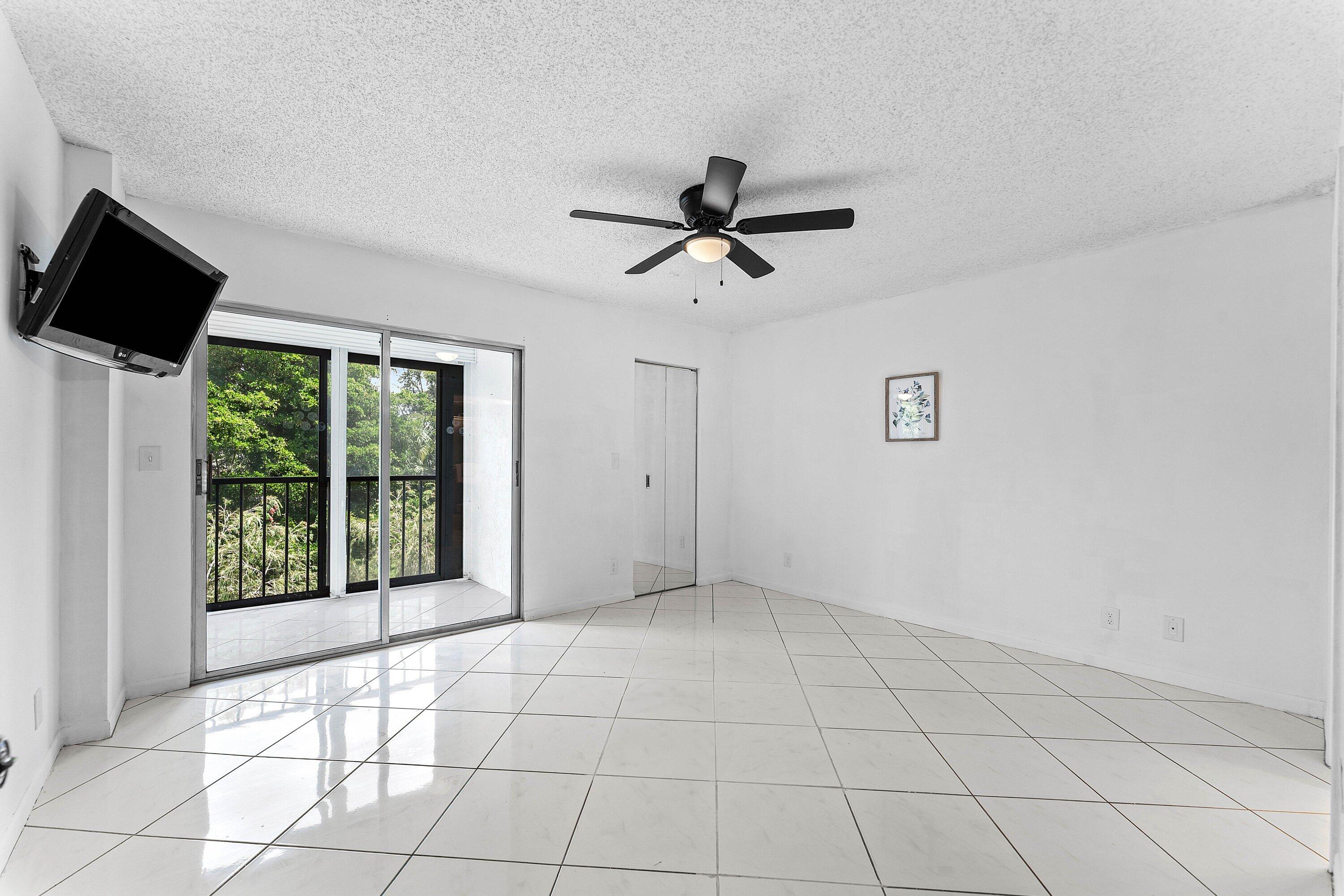 HUNTINGTON LAKES SEC FOUR CONDOS - Residential