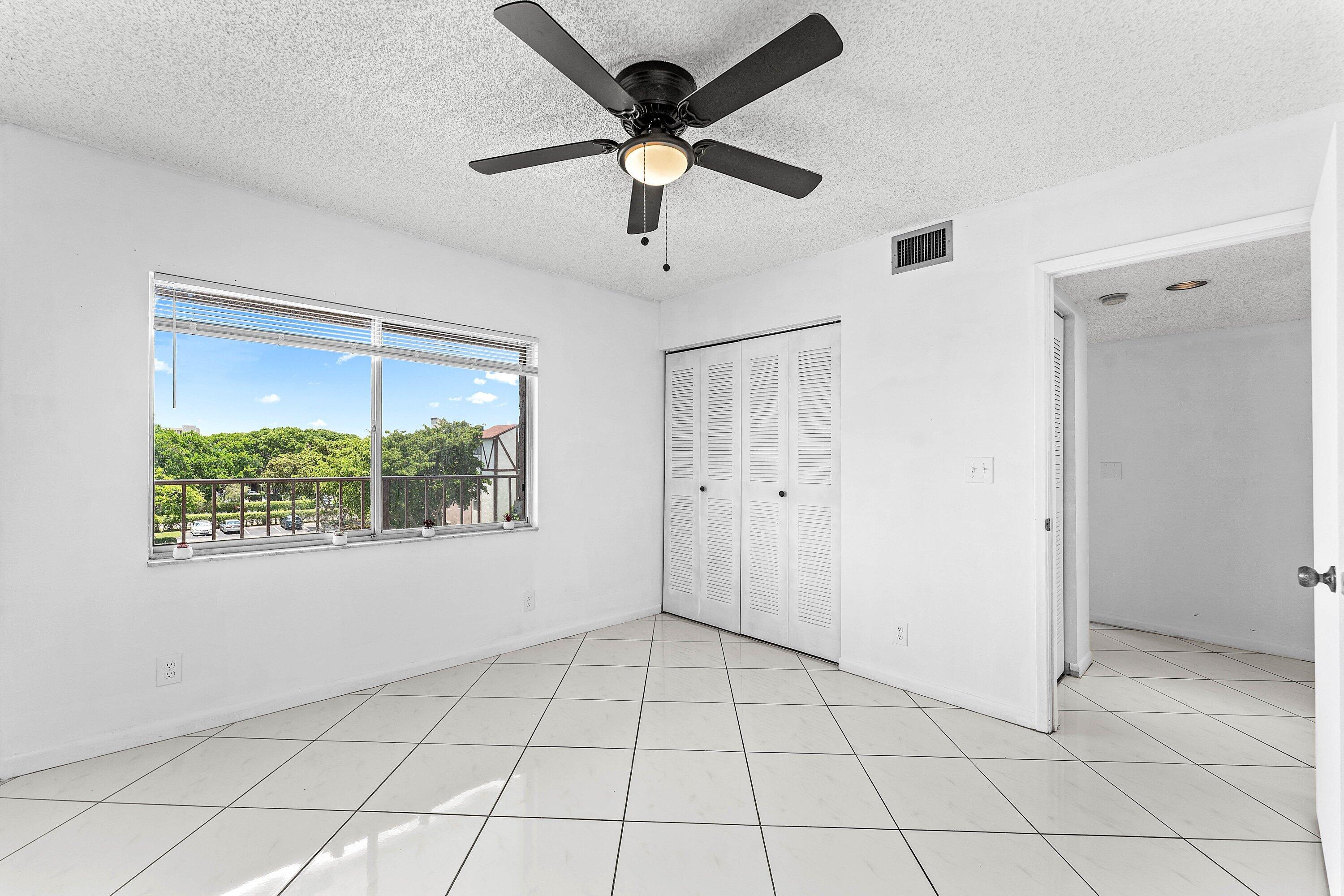 HUNTINGTON LAKES SEC FOUR CONDOS - Residential