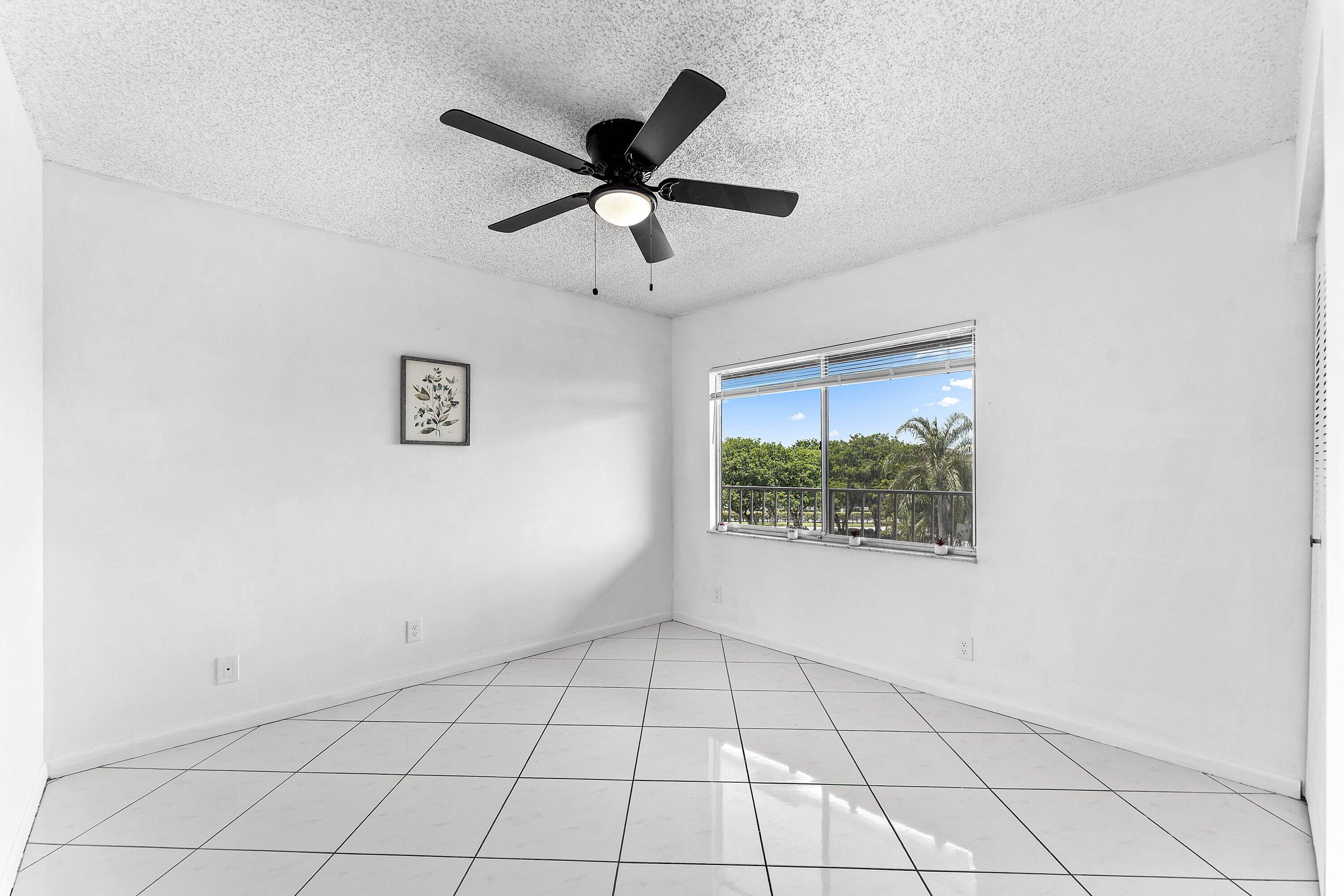 HUNTINGTON LAKES SEC FOUR CONDOS - Residential