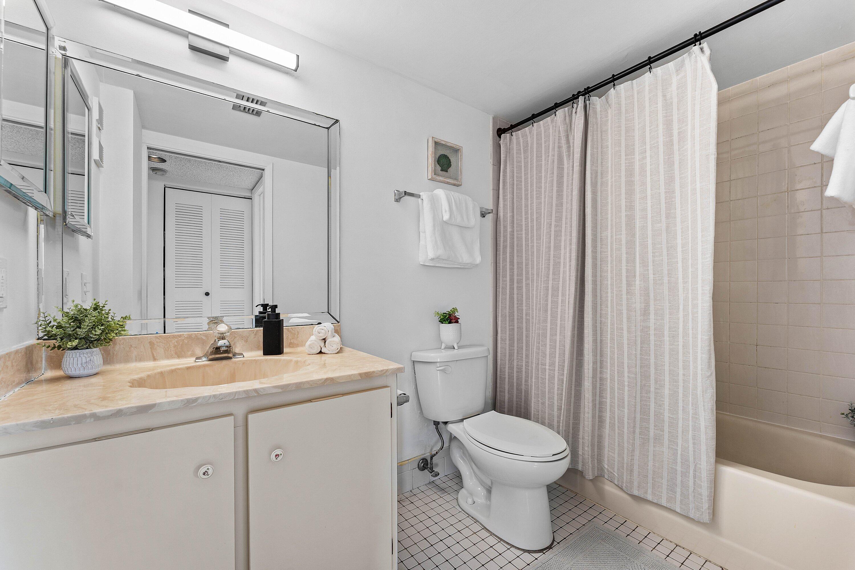 HUNTINGTON LAKES SEC FOUR CONDOS - Residential