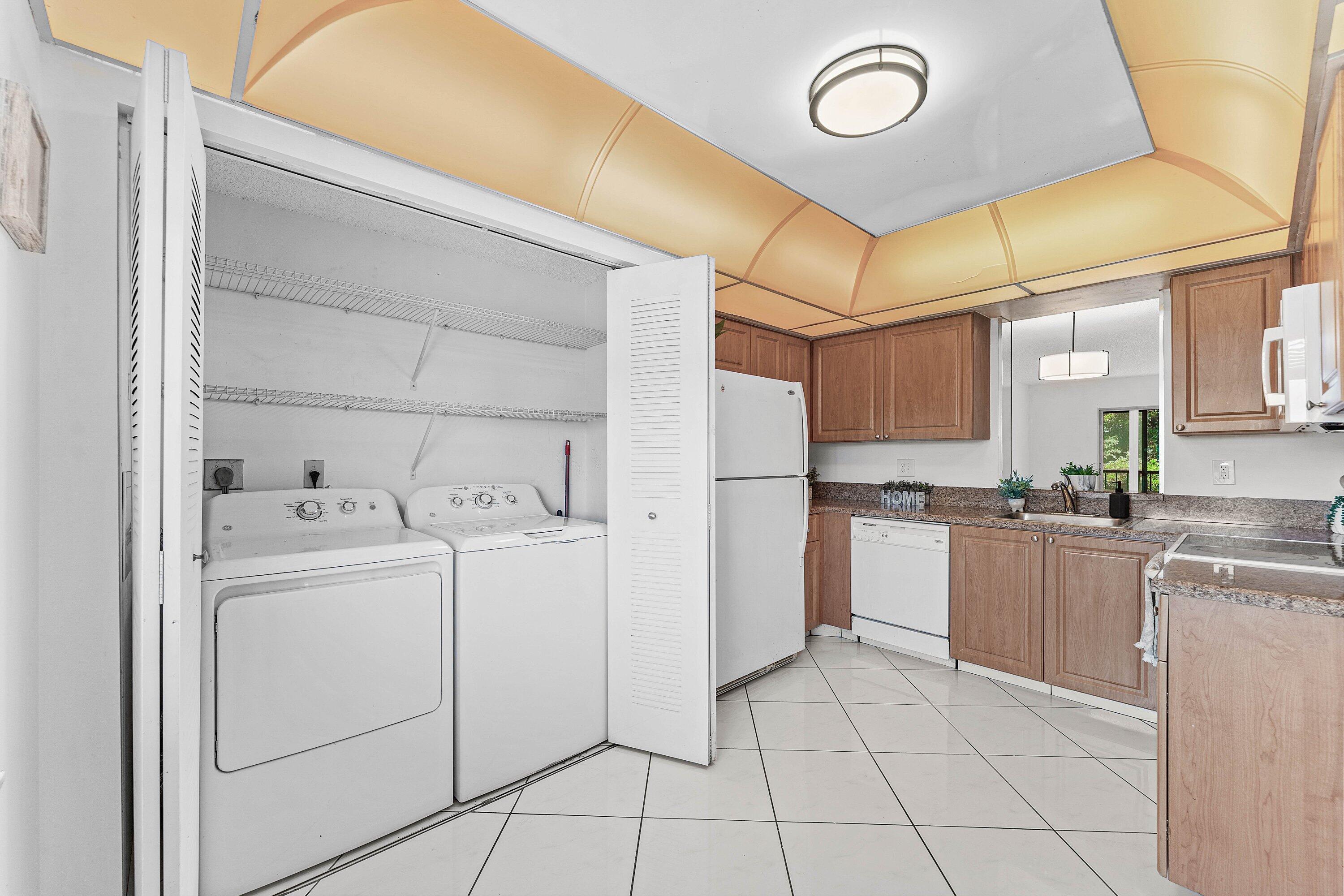 HUNTINGTON LAKES SEC FOUR CONDOS - Residential
