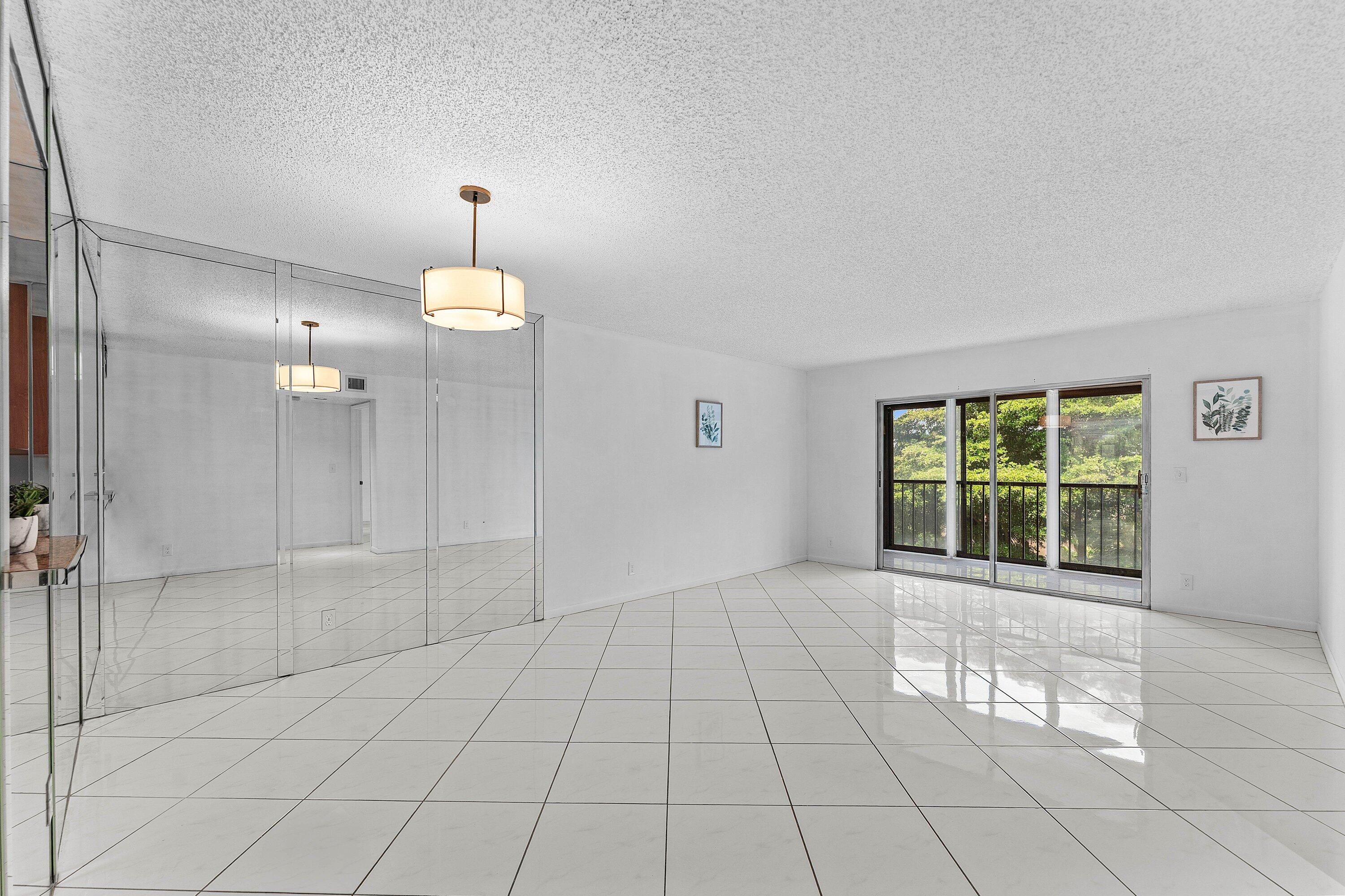 HUNTINGTON LAKES SEC FOUR CONDOS - Residential