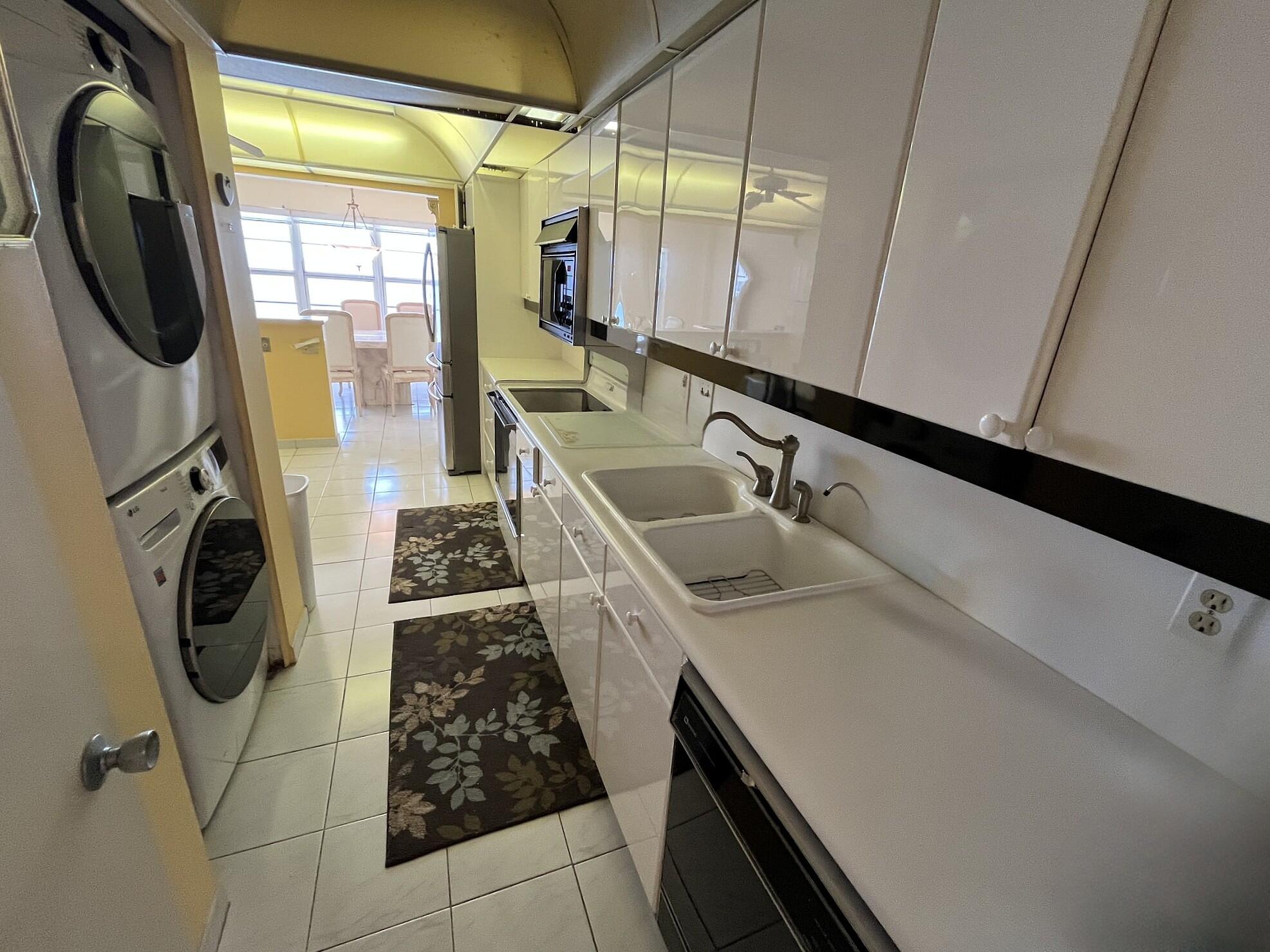 PLAYA DEL SOL CONDO - Residential
