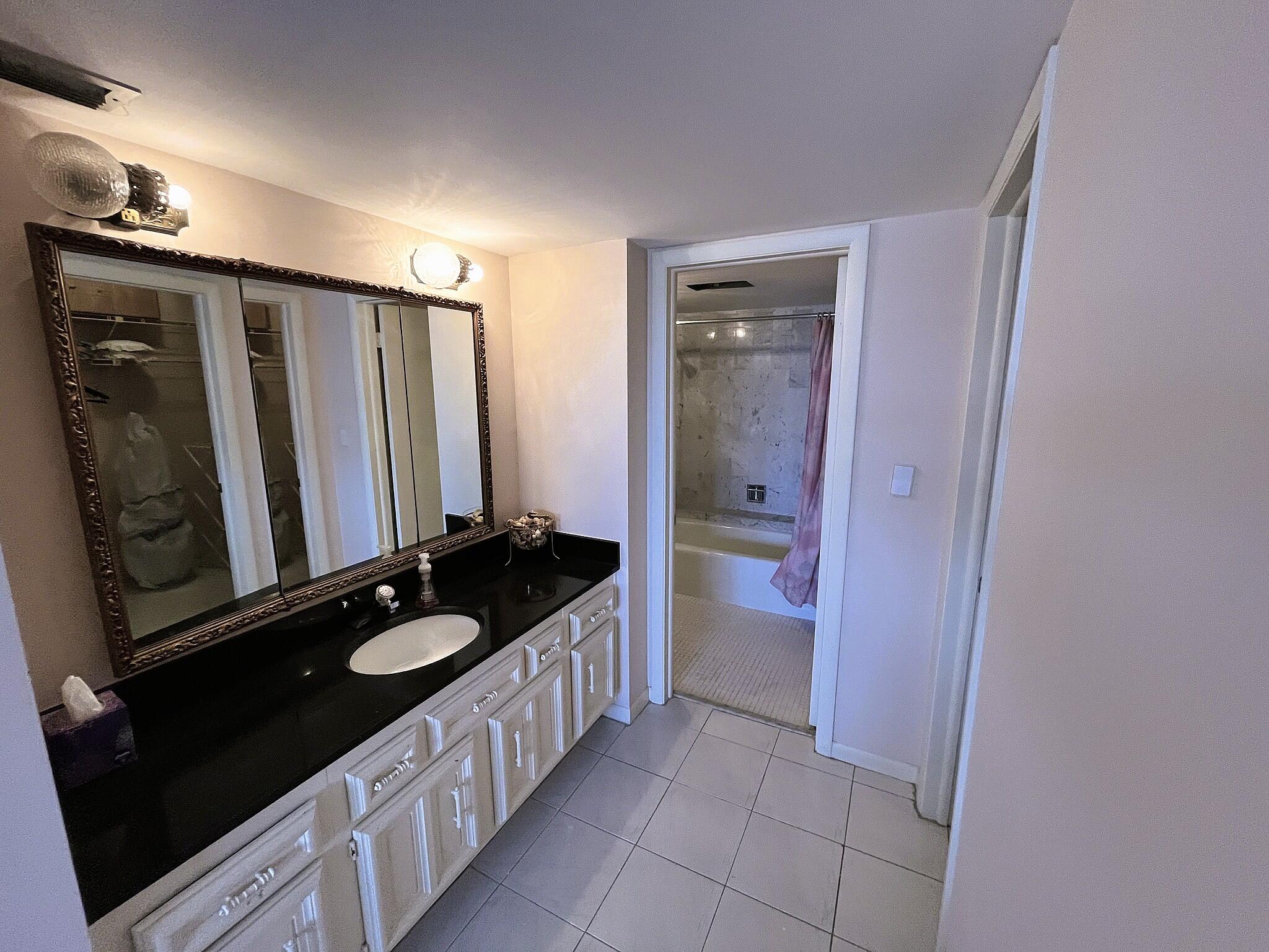 PLAYA DEL SOL CONDO - Residential