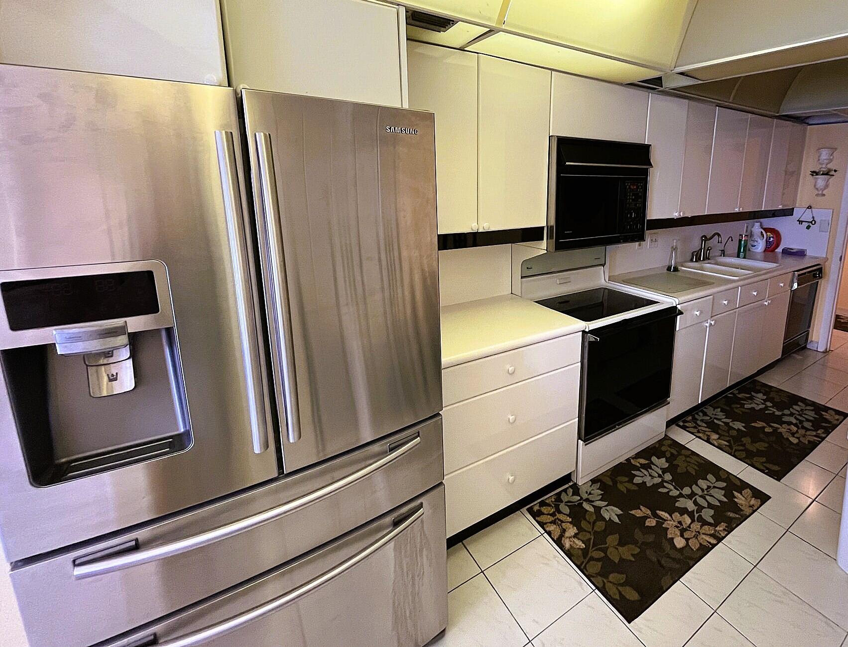 PLAYA DEL SOL CONDO - Residential