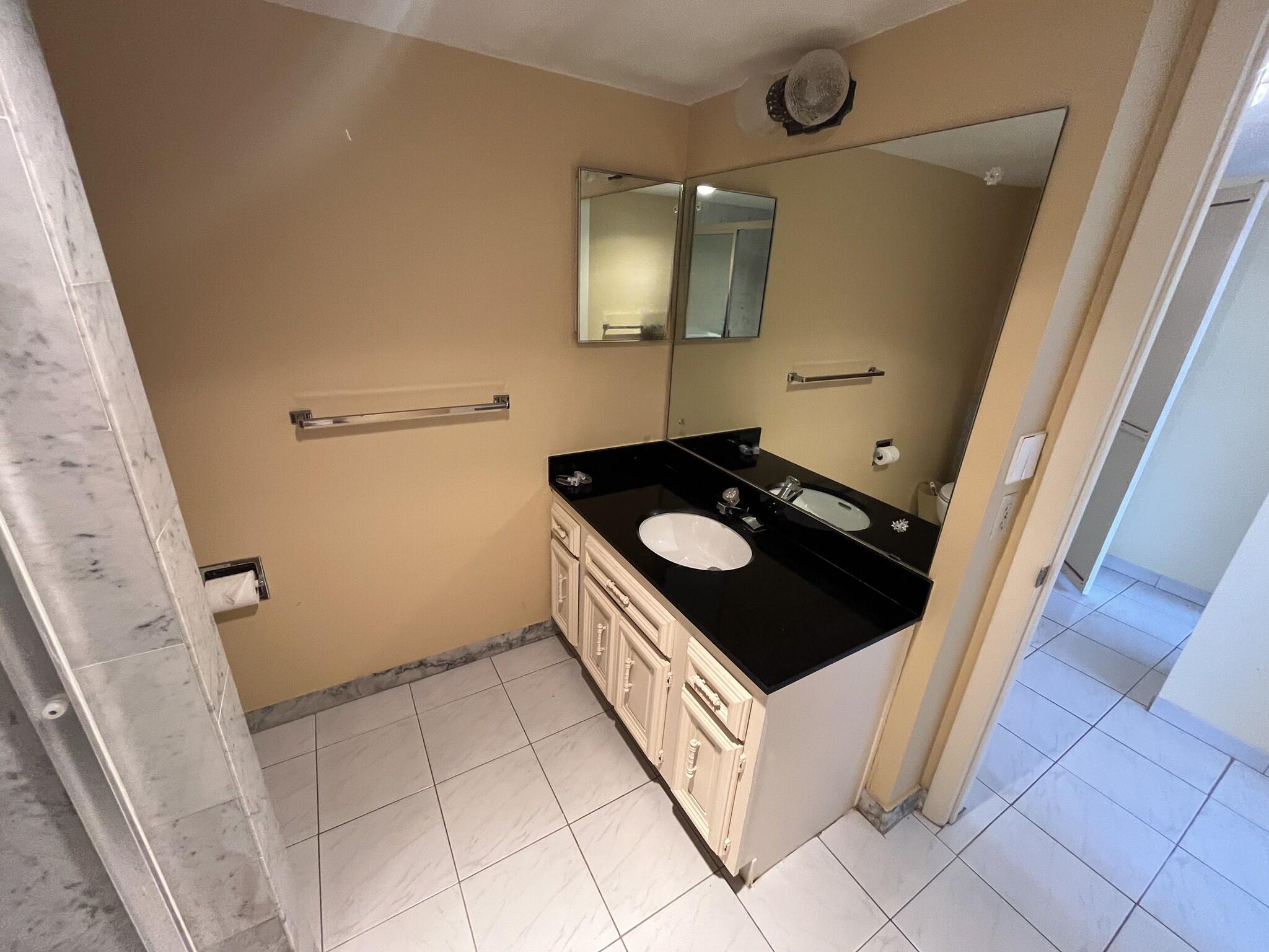 PLAYA DEL SOL CONDO - Residential
