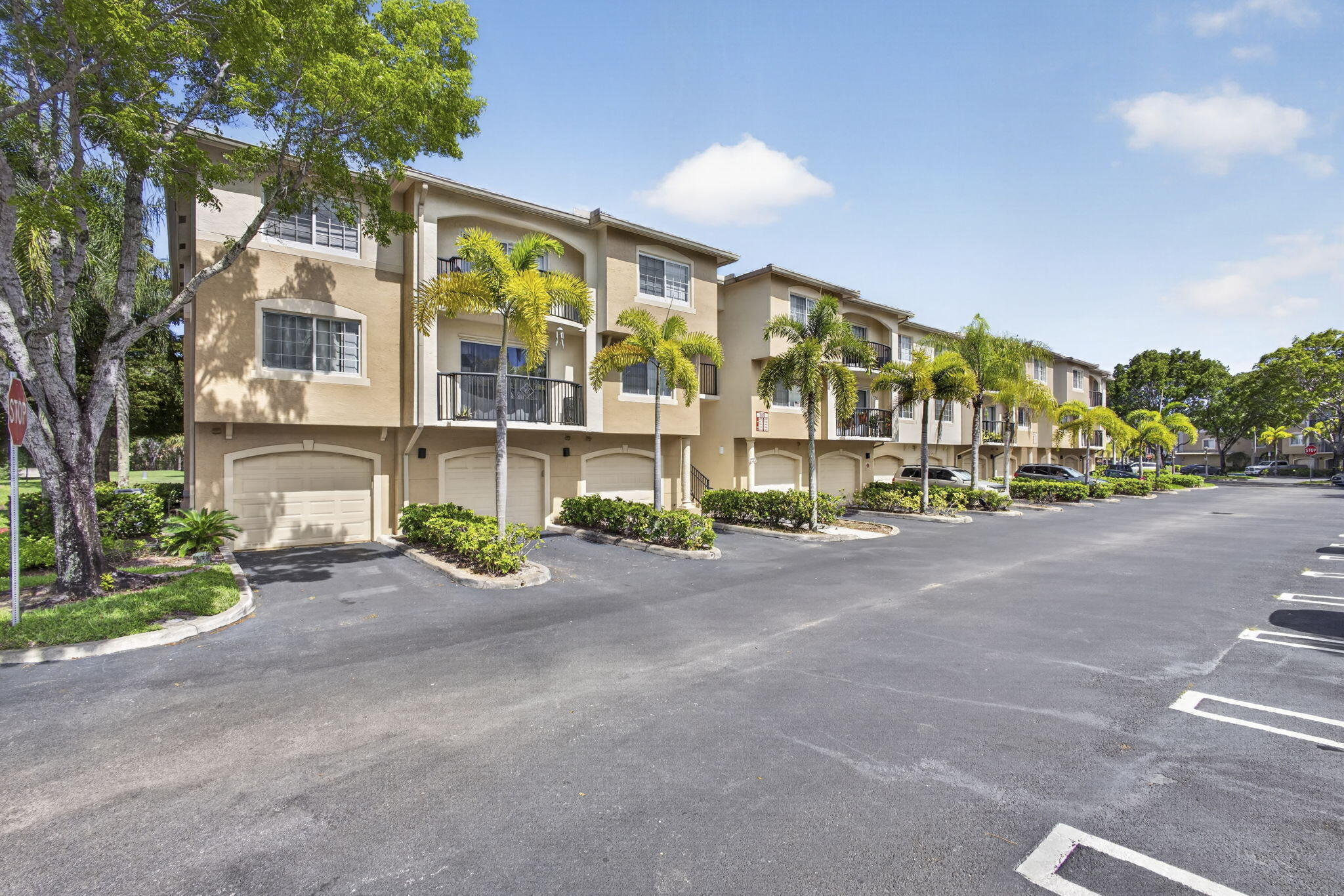 GRAND VIEW AT CRESTWOOD CONDO - Residential