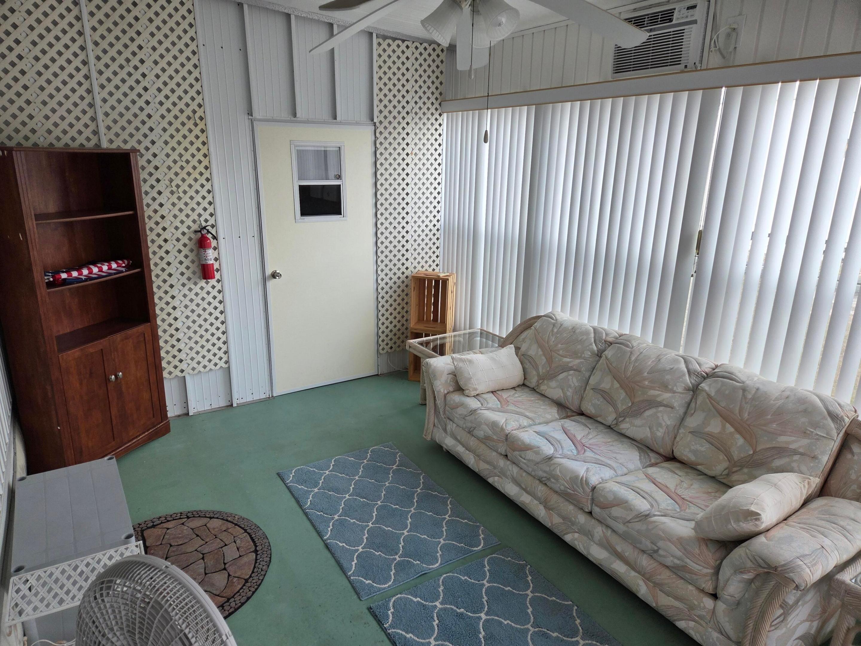 HAMMOCK MOBILE HOME EST - Residential