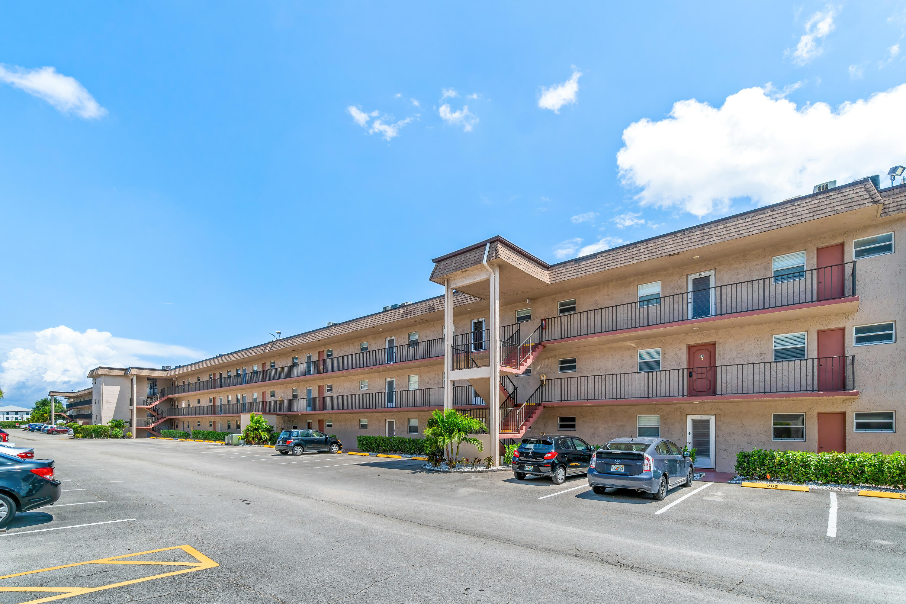LAKESIDE VILLAGE CONDO 8 - Residential