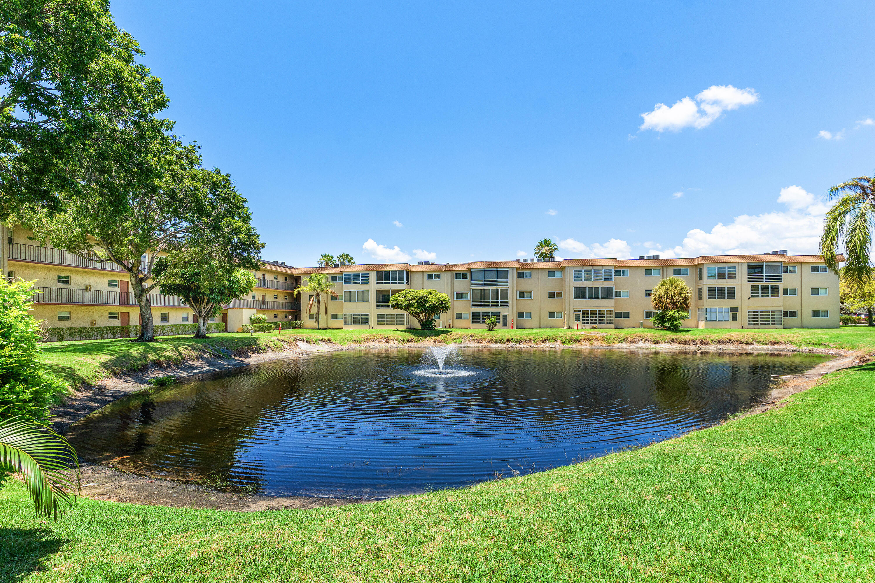LAKESIDE VILLAGE CONDO 8 - Residential