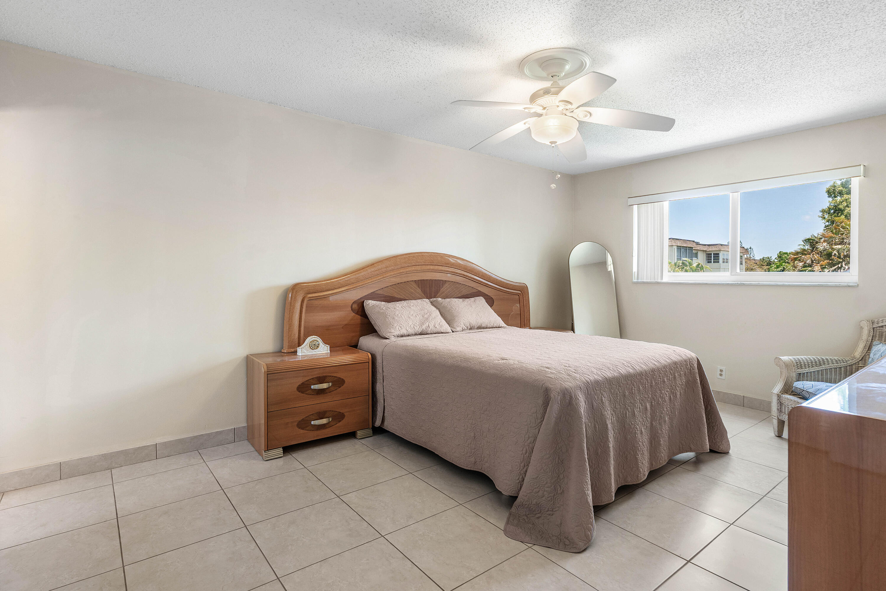 LAKESIDE VILLAGE CONDO 8 - Residential