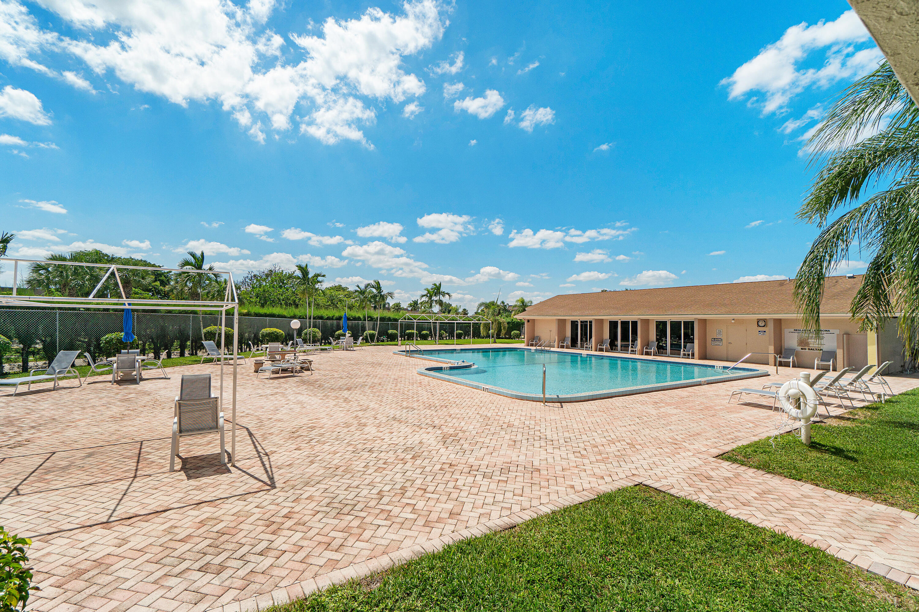 LAKESIDE VILLAGE CONDO 8 - Residential