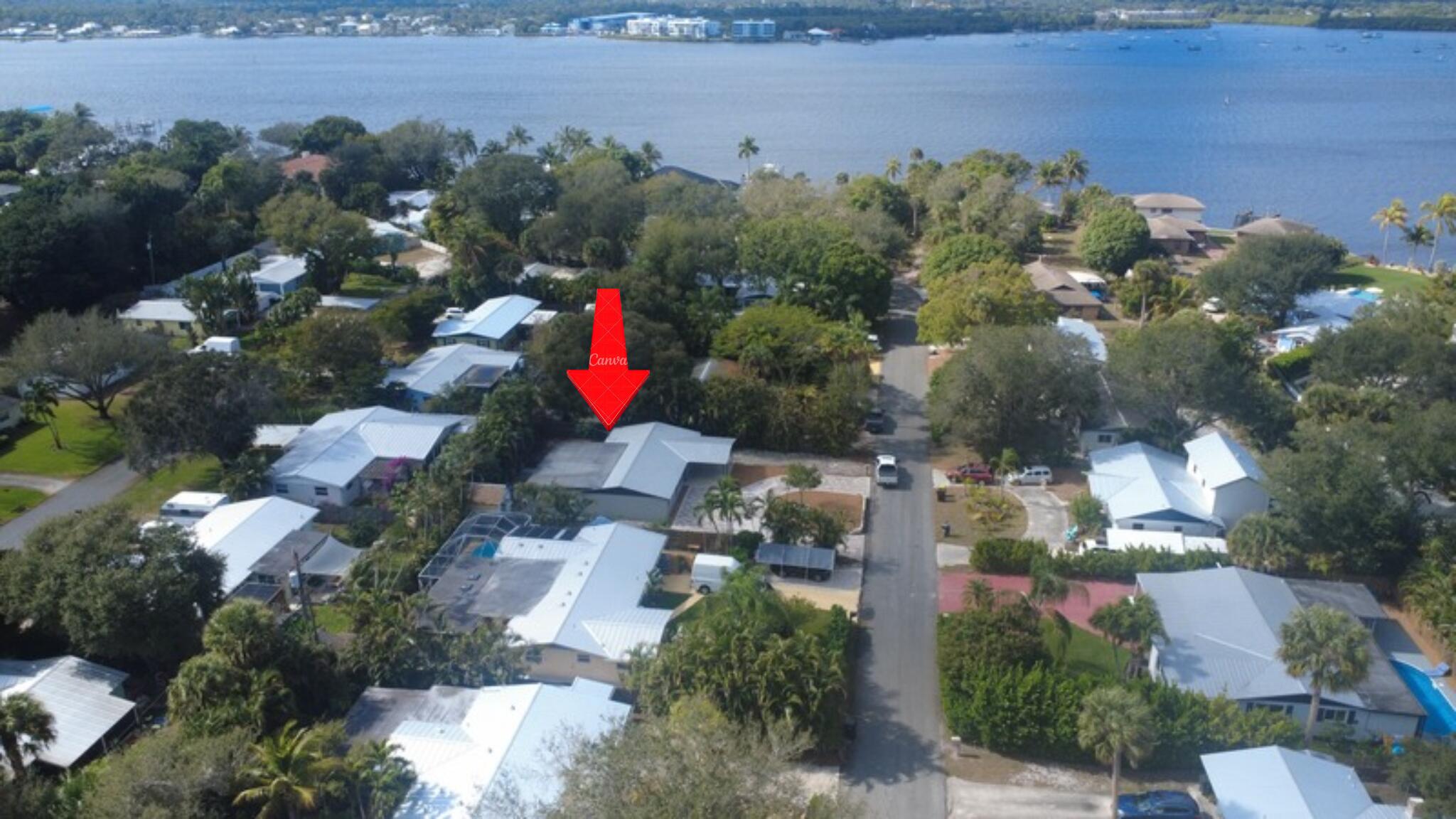 Fully renovated 3-bedroom, 2-bathroom home located in DESIRABLE Downton Stuart. This move-in- ready property features a brand-new kitchen with modern cabinets, granite countertops. it's a must see! 
properties like this don't last long