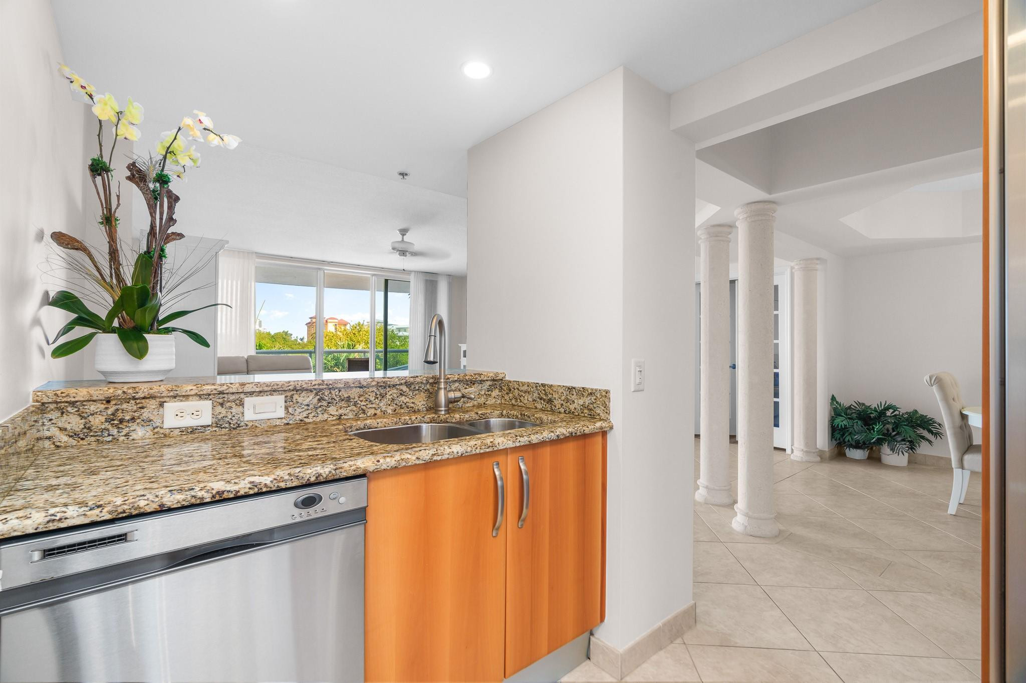 OCEAN PLAZA - Residential