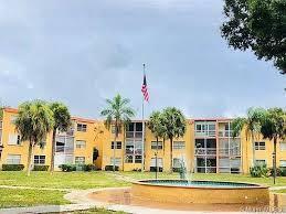 1/1.5 NICE UNIT IN HERITAGE CIRCLE COMMUNITY LOCATED IN MILITARY, NORTH OF SAMPLE RD CLOSE TO EVERYTHING TWO POOLS BIG UNIT WITH WALKING CLOSET WOOD LAMINATED FLOORS, NICE BALCONY. 3RD FLOOR WITH ELEVATOR.