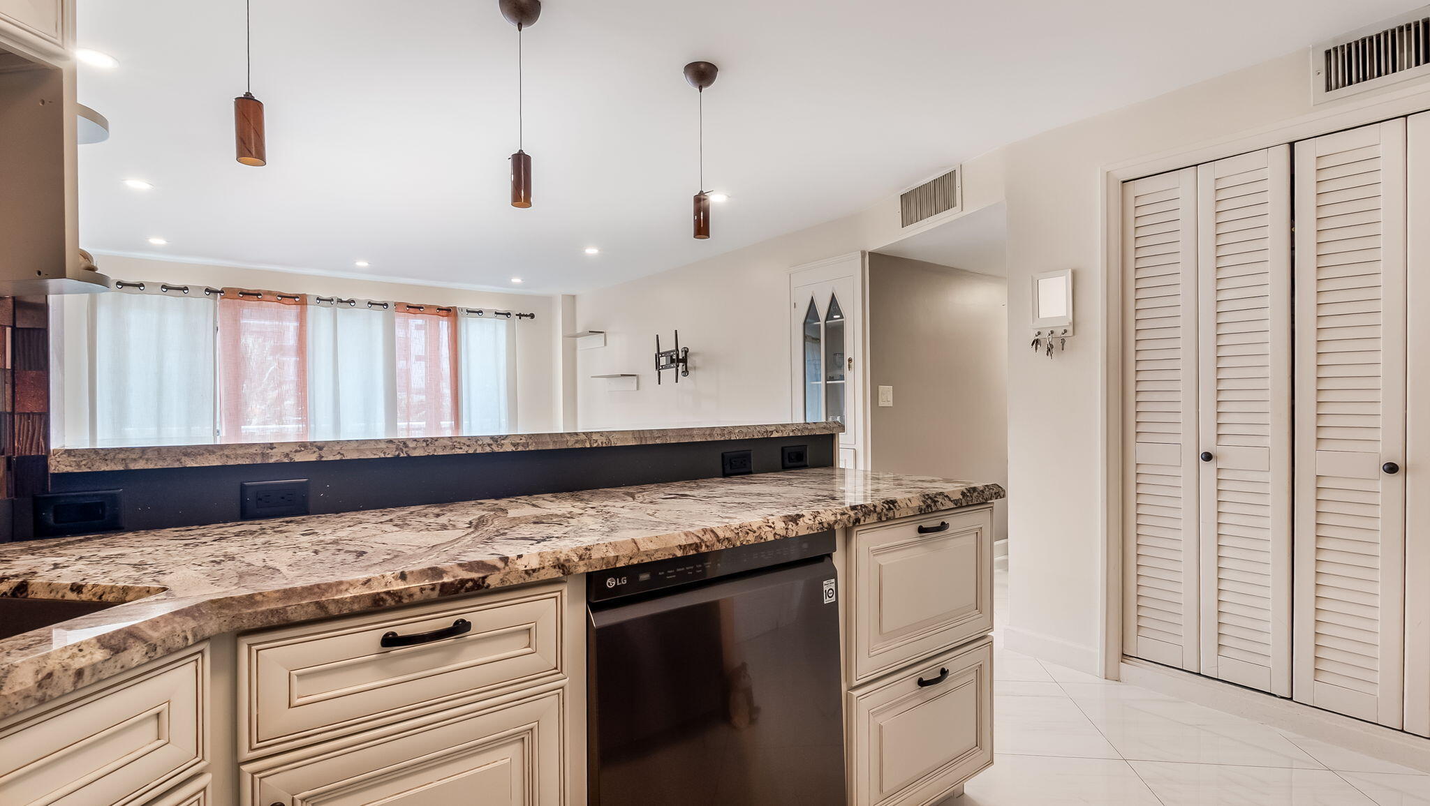 OCEAN MONARCH CONDO - Residential Lease