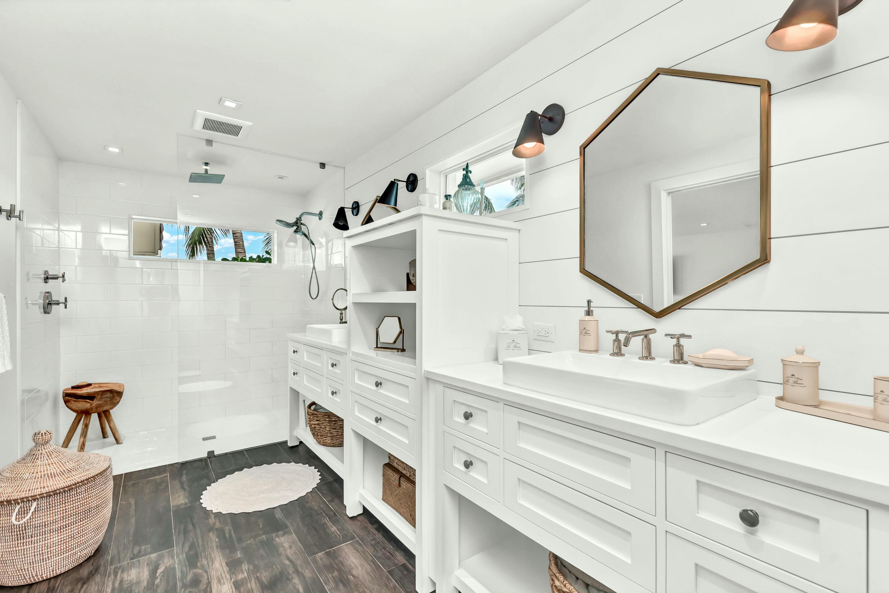 RIO VISTA OF ISLAND SHORES - Residential