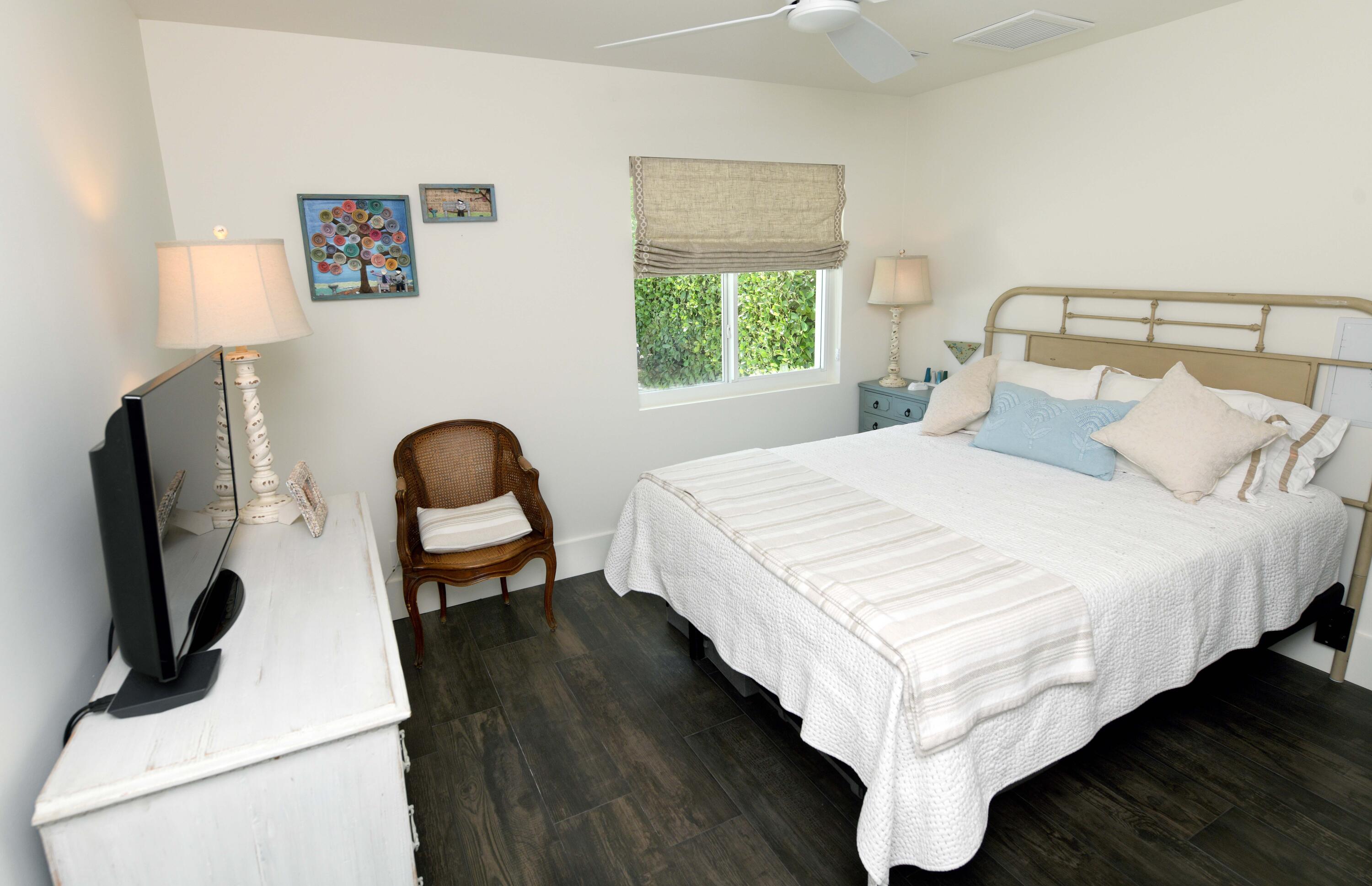RIO VISTA OF ISLAND SHORES - Residential