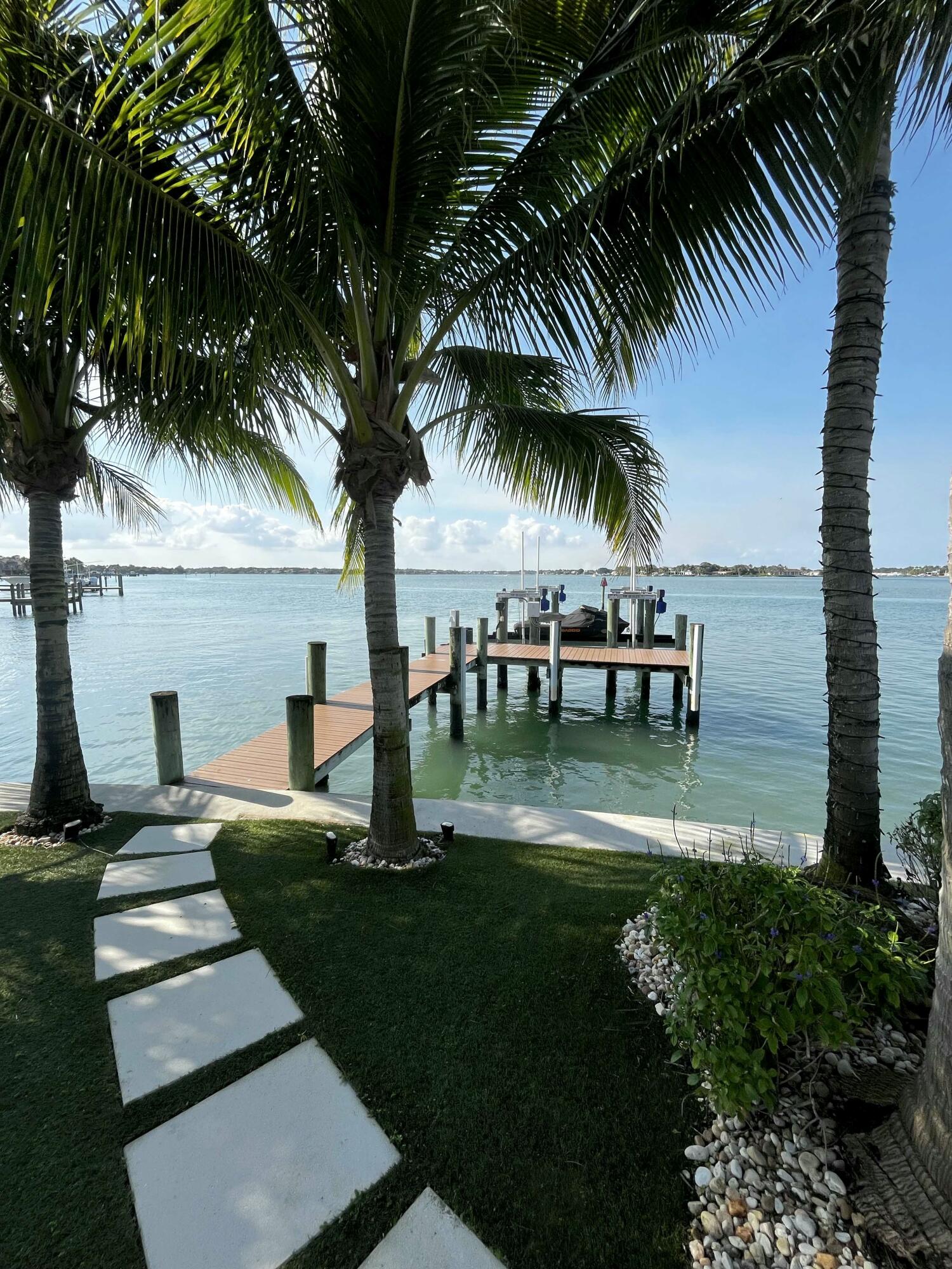 RIO VISTA OF ISLAND SHORES - Residential