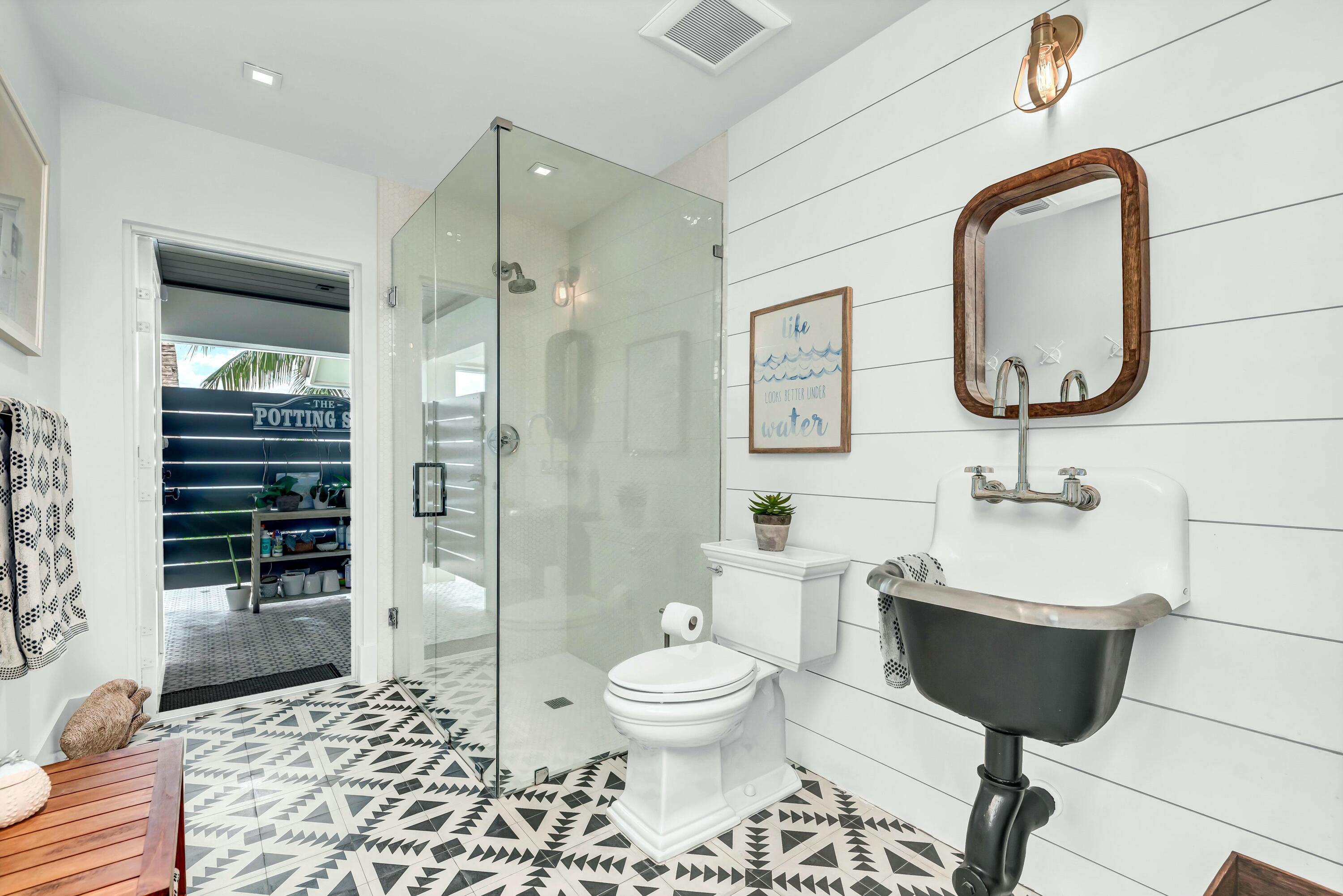RIO VISTA OF ISLAND SHORES - Residential