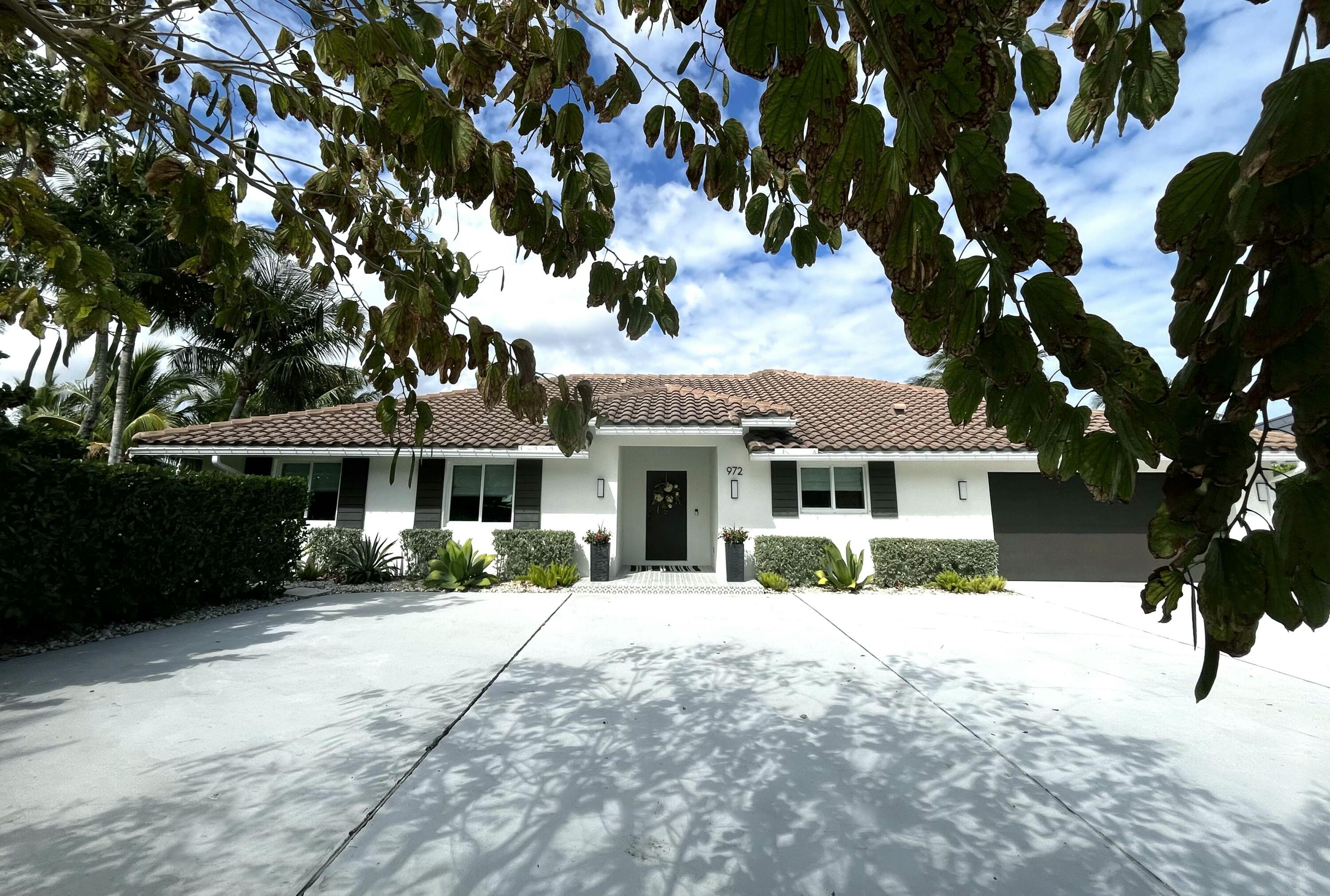 RIO VISTA OF ISLAND SHORES - Residential