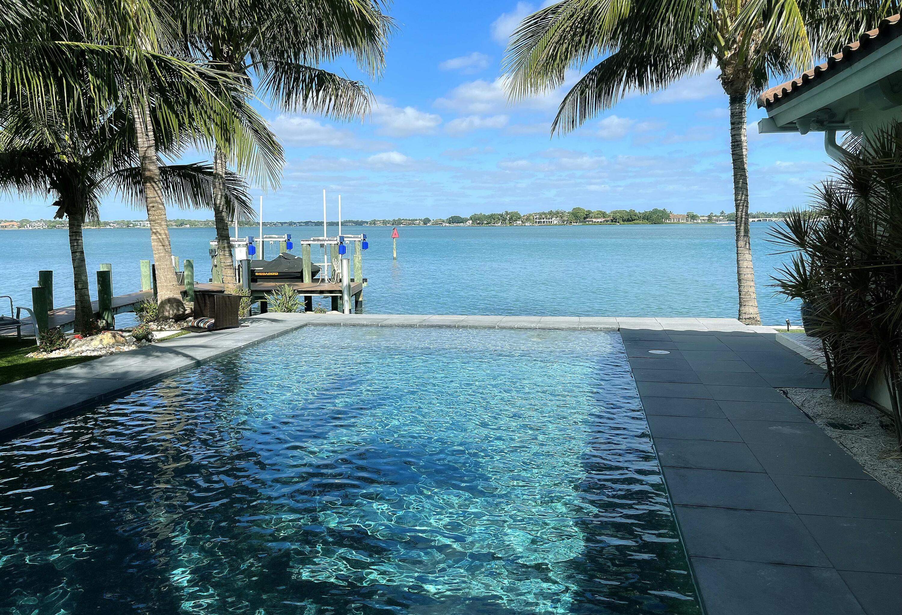 RIO VISTA OF ISLAND SHORES - Residential