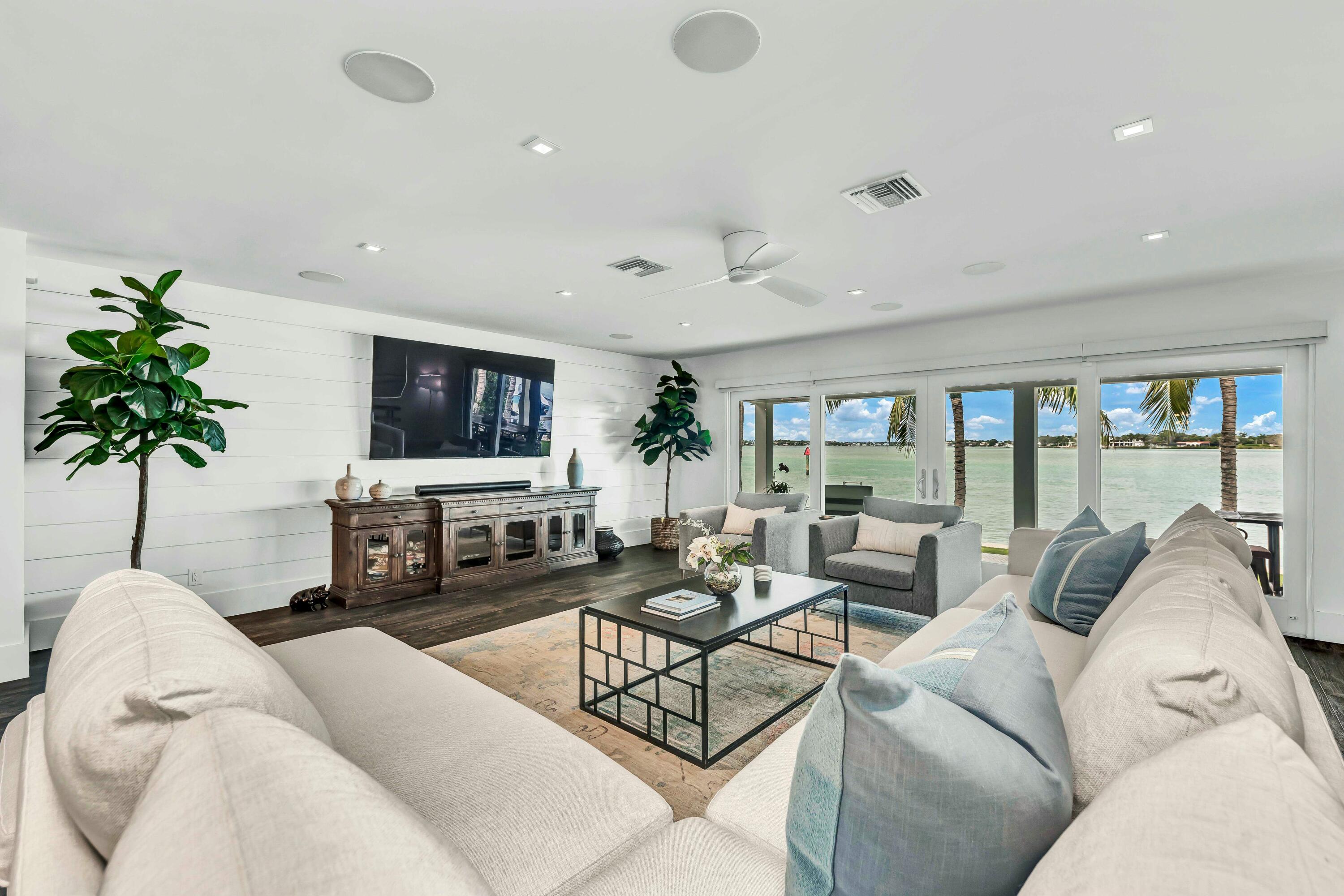 RIO VISTA OF ISLAND SHORES - Residential
