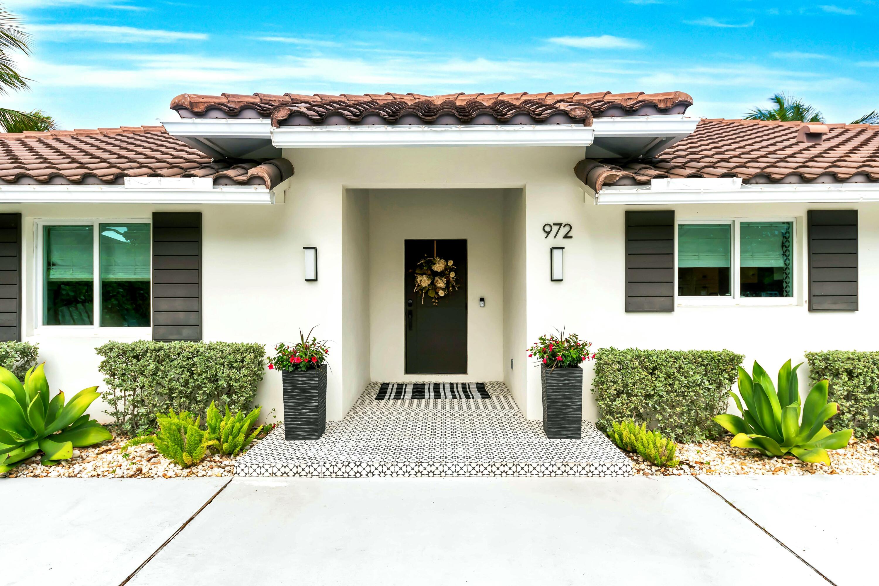 RIO VISTA OF ISLAND SHORES - Residential