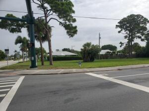 Residential building lot located in Stuart. Minutes to dining, parks, shopping, and schools.