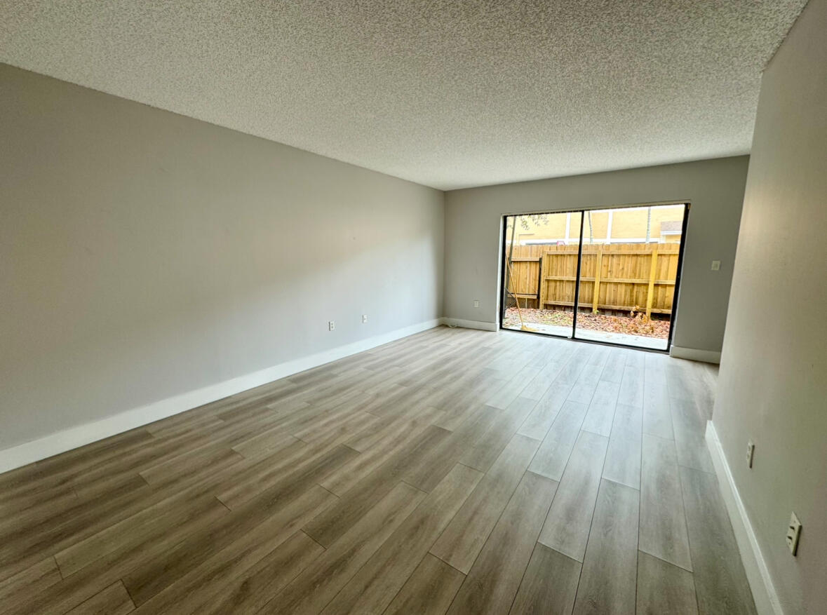 PALMS OF PEMBROKE CONDO - Residential Lease