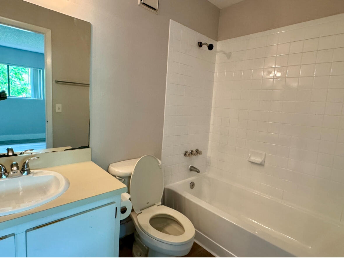 PALMS OF PEMBROKE CONDO - Residential Lease