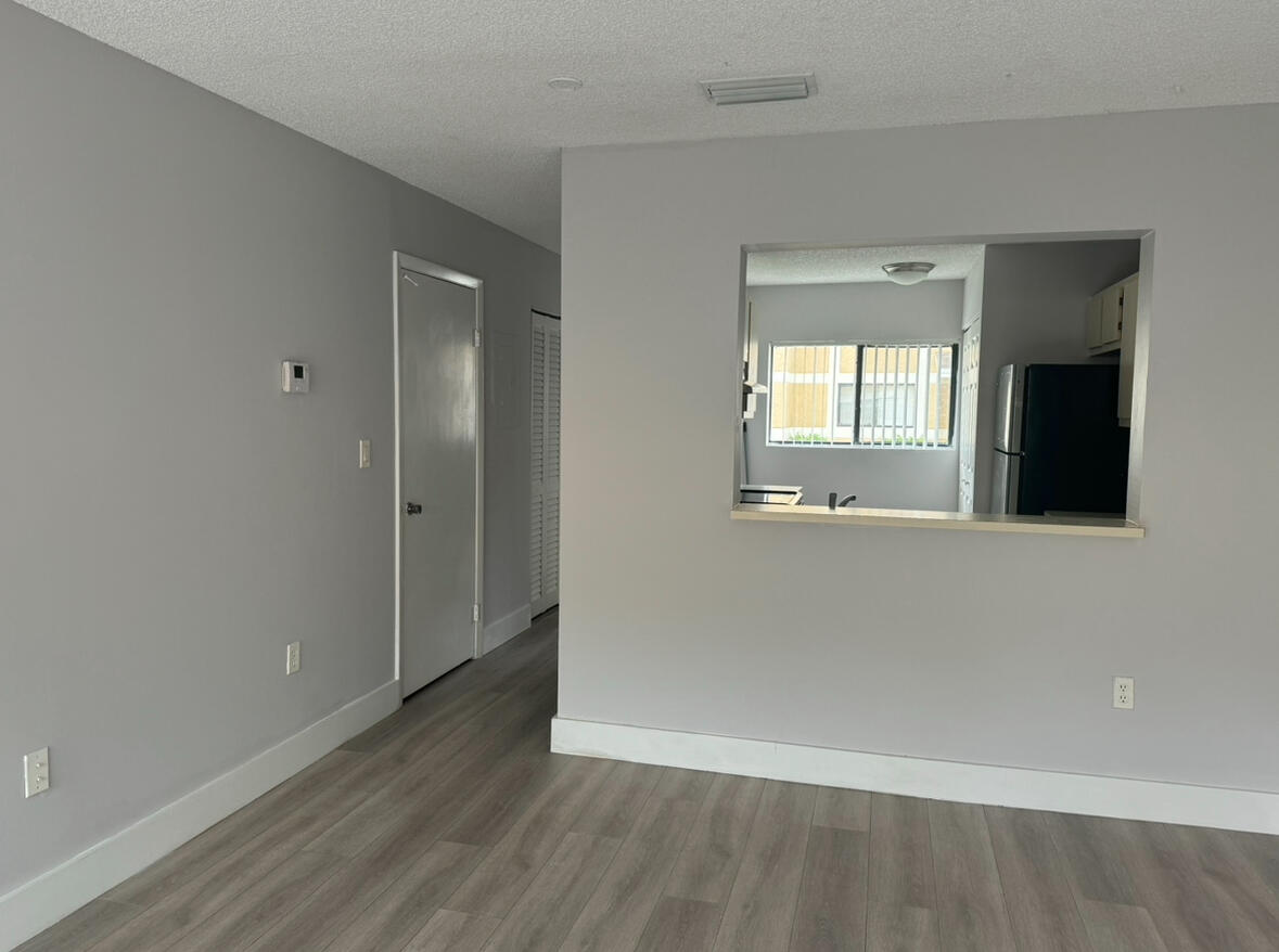 PALMS OF PEMBROKE CONDO - Residential Lease