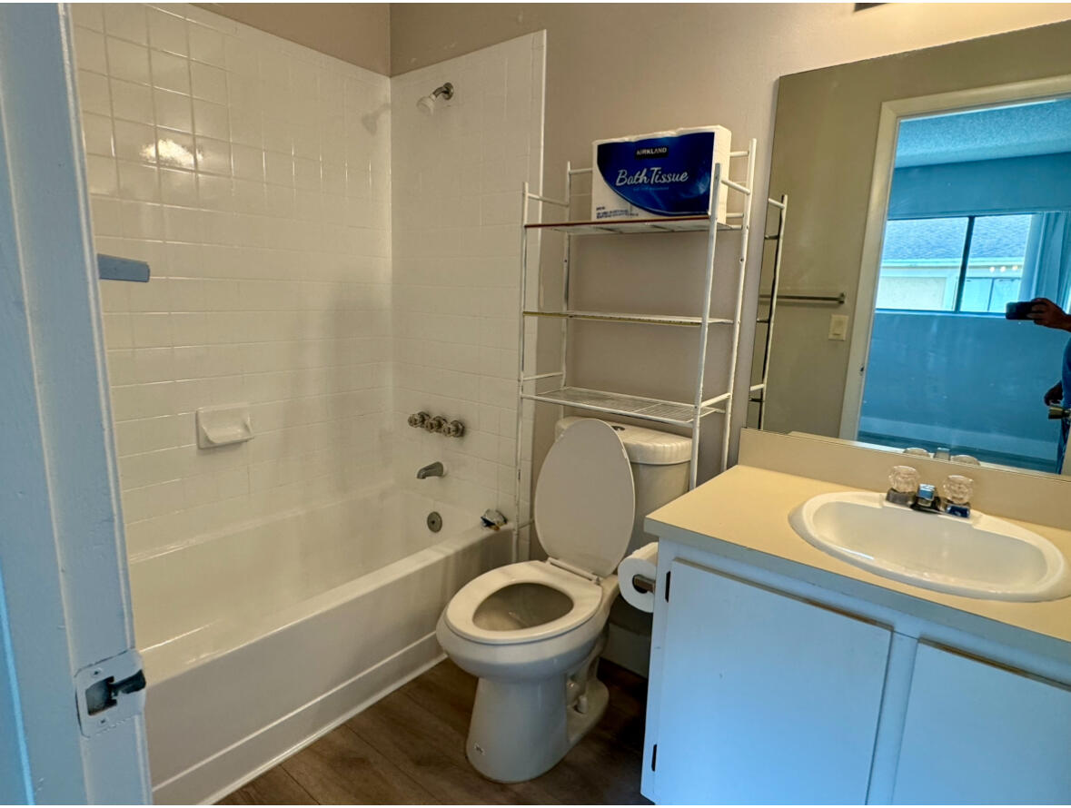 PALMS OF PEMBROKE CONDO - Residential Lease