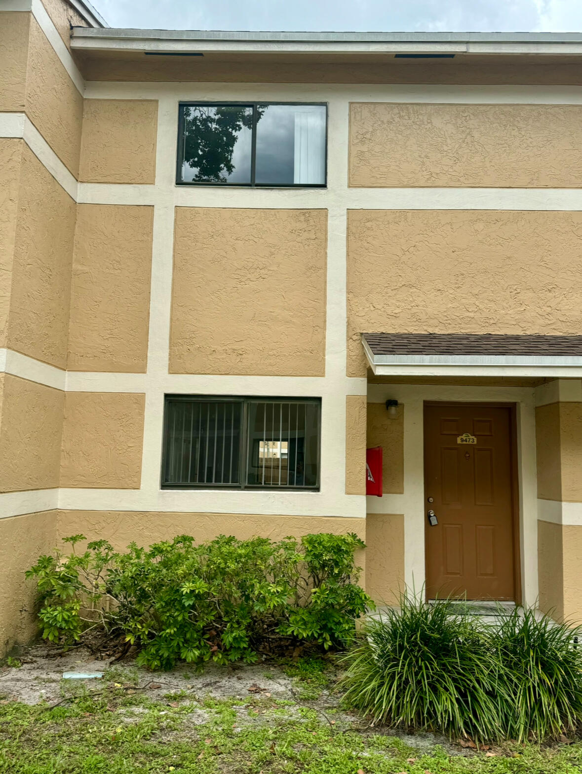 PALMS OF PEMBROKE CONDO - Residential Lease