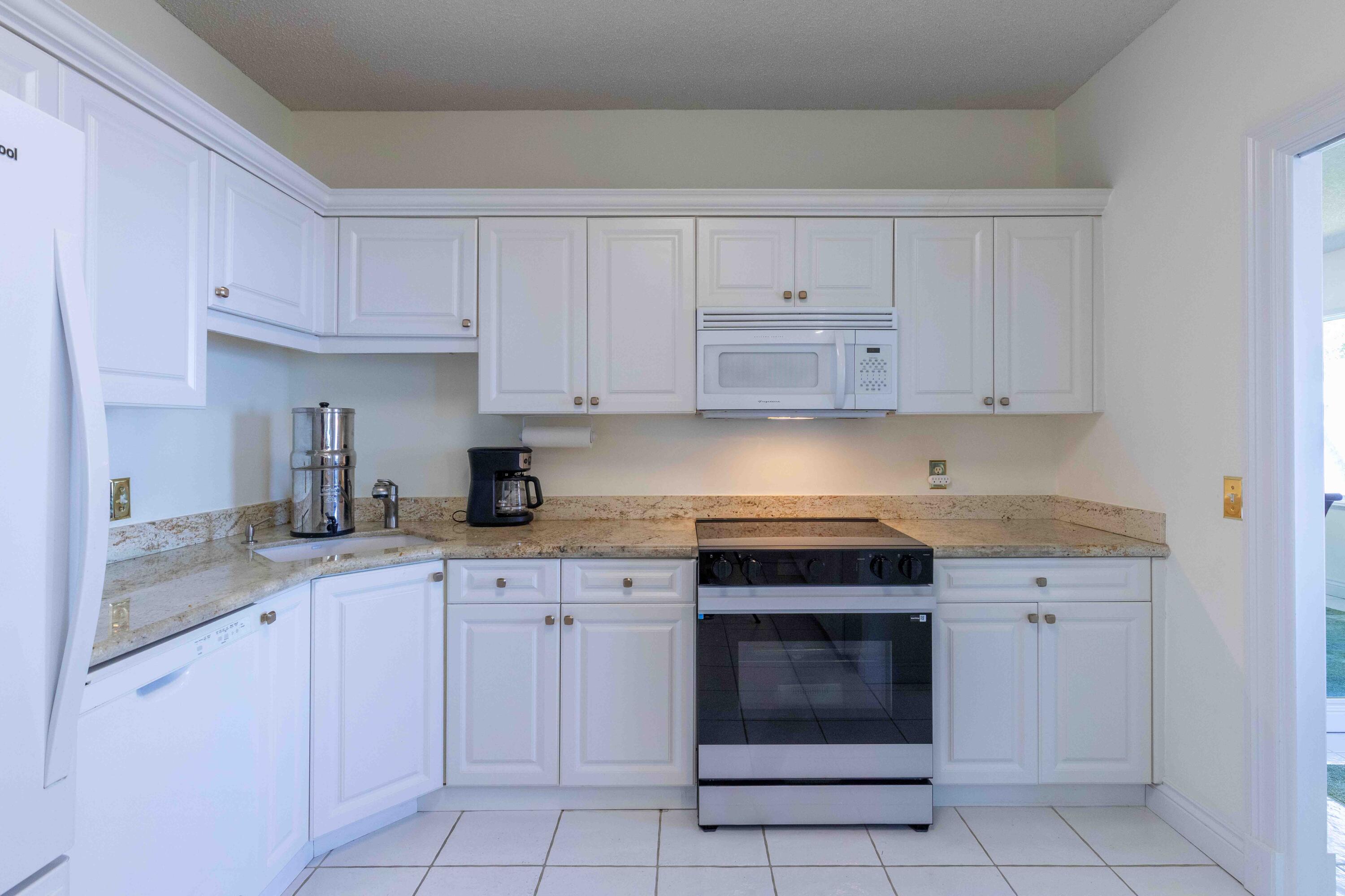 HARBOUR RIDGE Y&CC - SOUTH SHORE VILLAGE - Residential