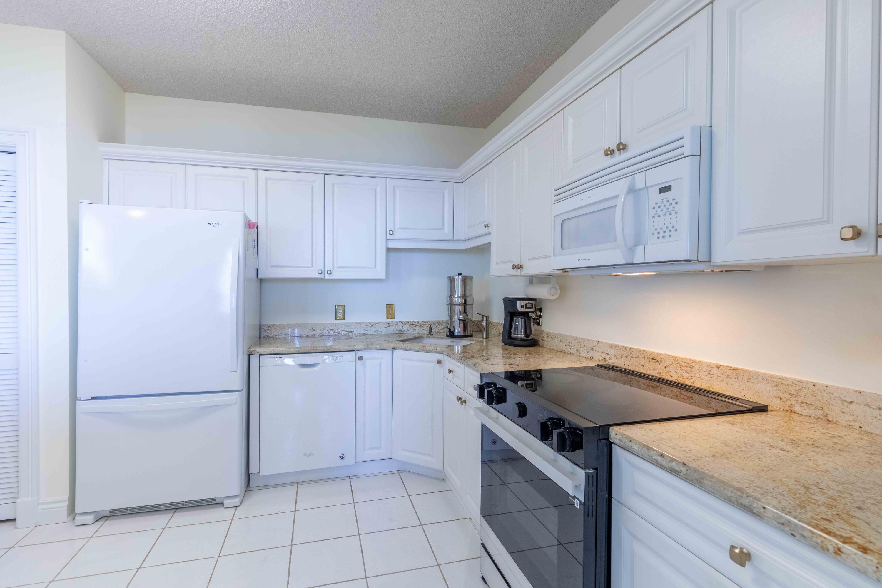 HARBOUR RIDGE Y&CC - SOUTH SHORE VILLAGE - Residential