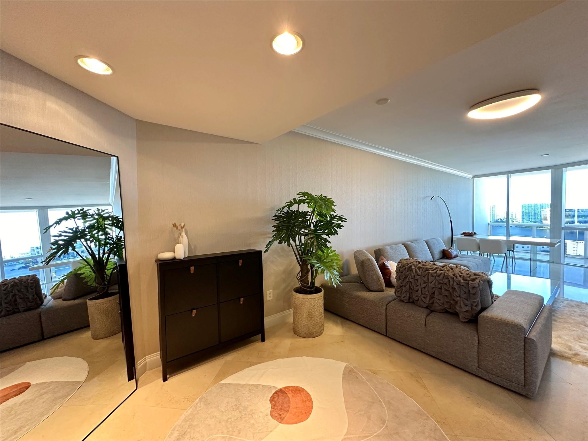 TRUMP ROYALE CONDO - Residential Lease