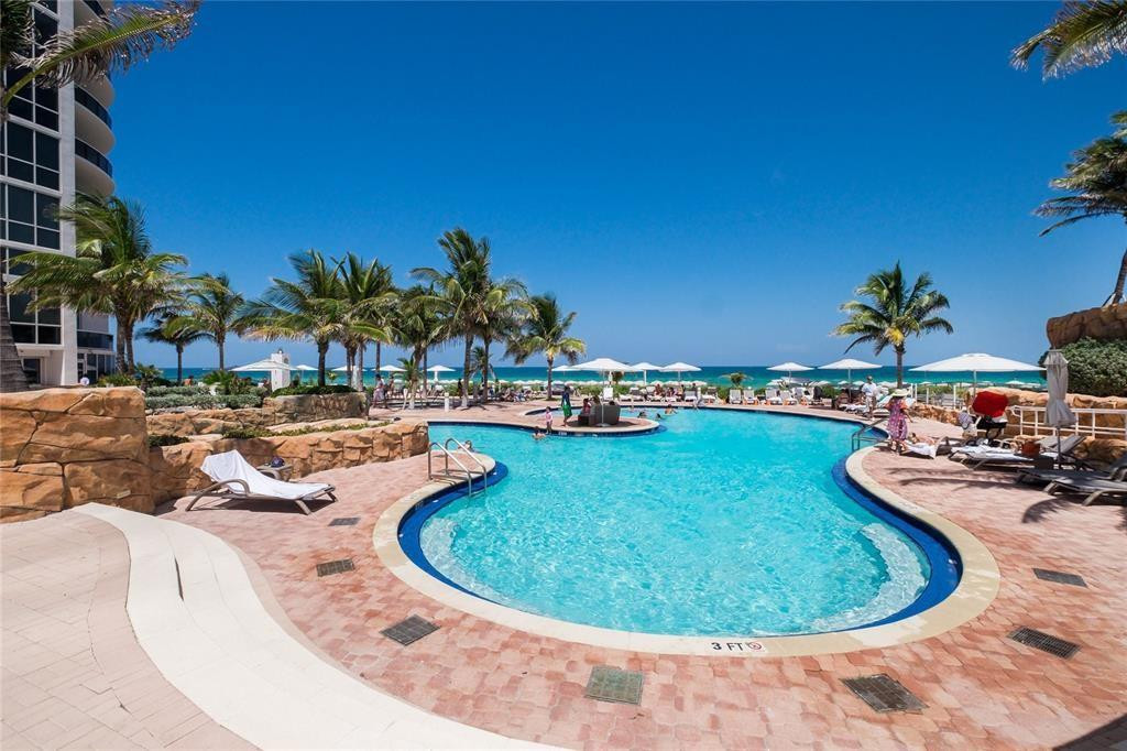 TRUMP ROYALE CONDO - Residential Lease