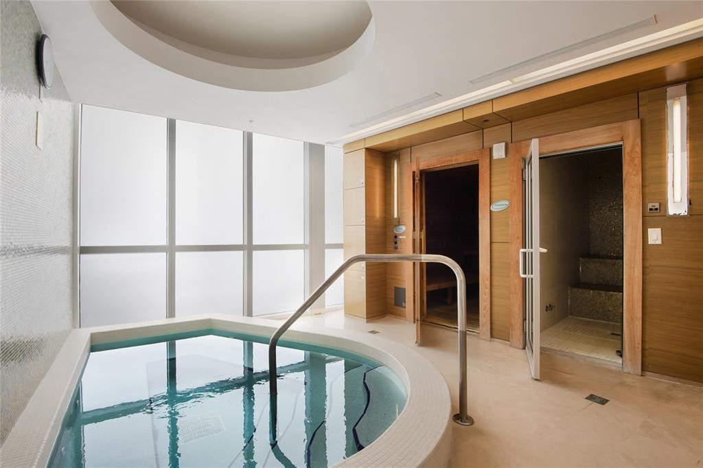 TRUMP ROYALE CONDO - Residential Lease