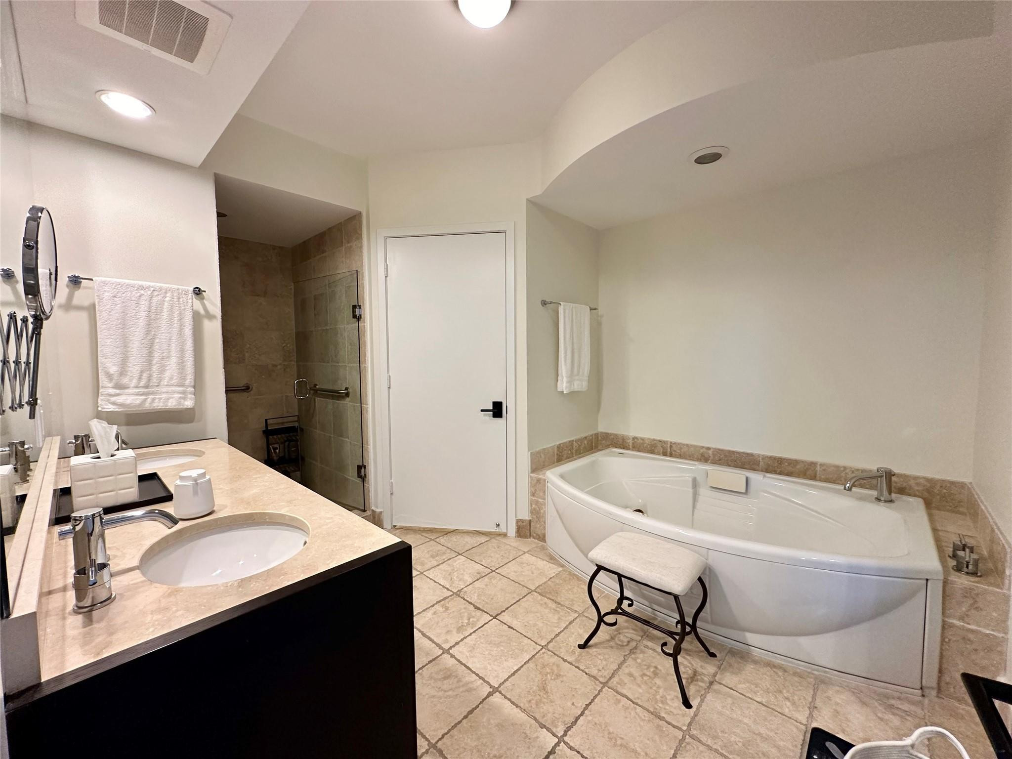 TRUMP ROYALE CONDO - Residential Lease