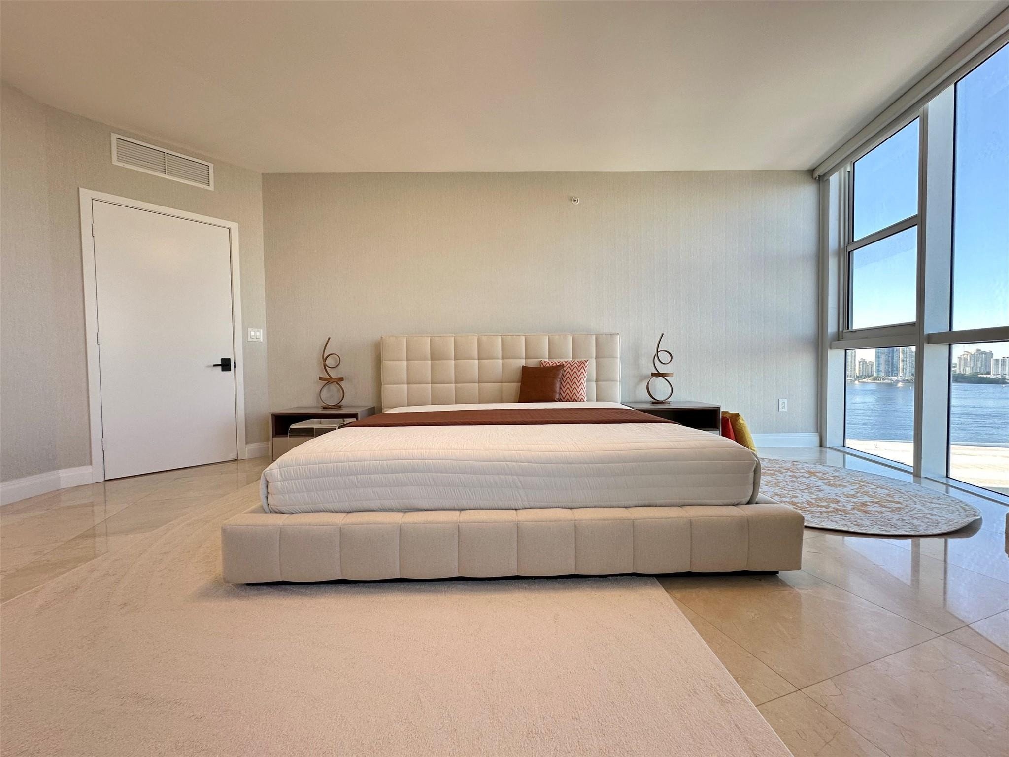 TRUMP ROYALE CONDO - Residential Lease