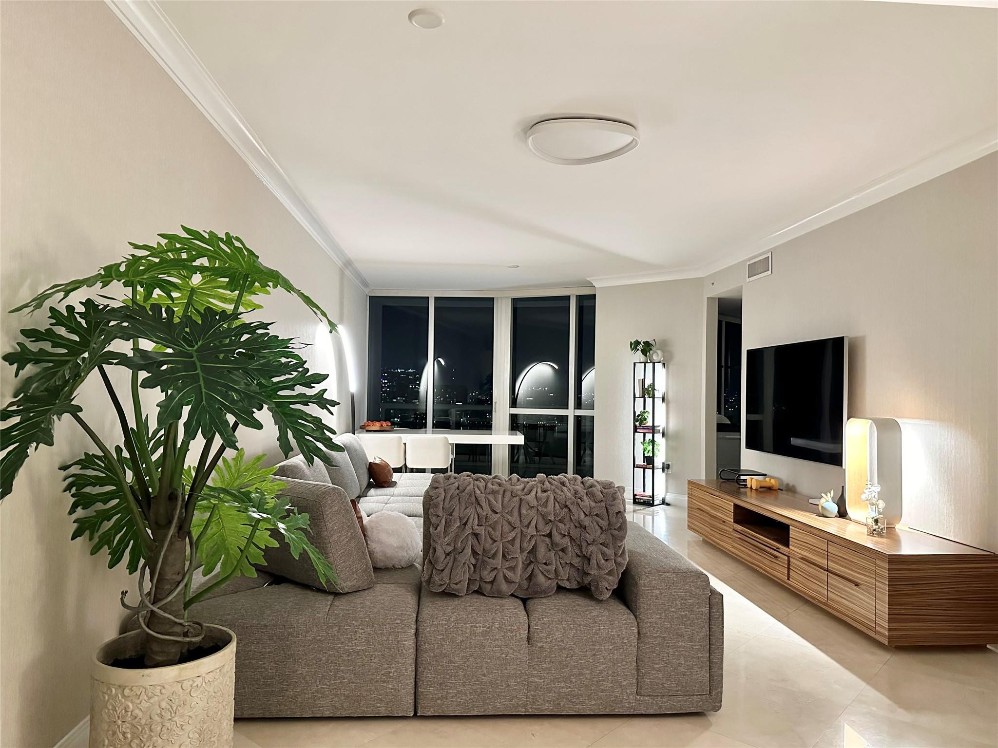 TRUMP ROYALE CONDO - Residential Lease