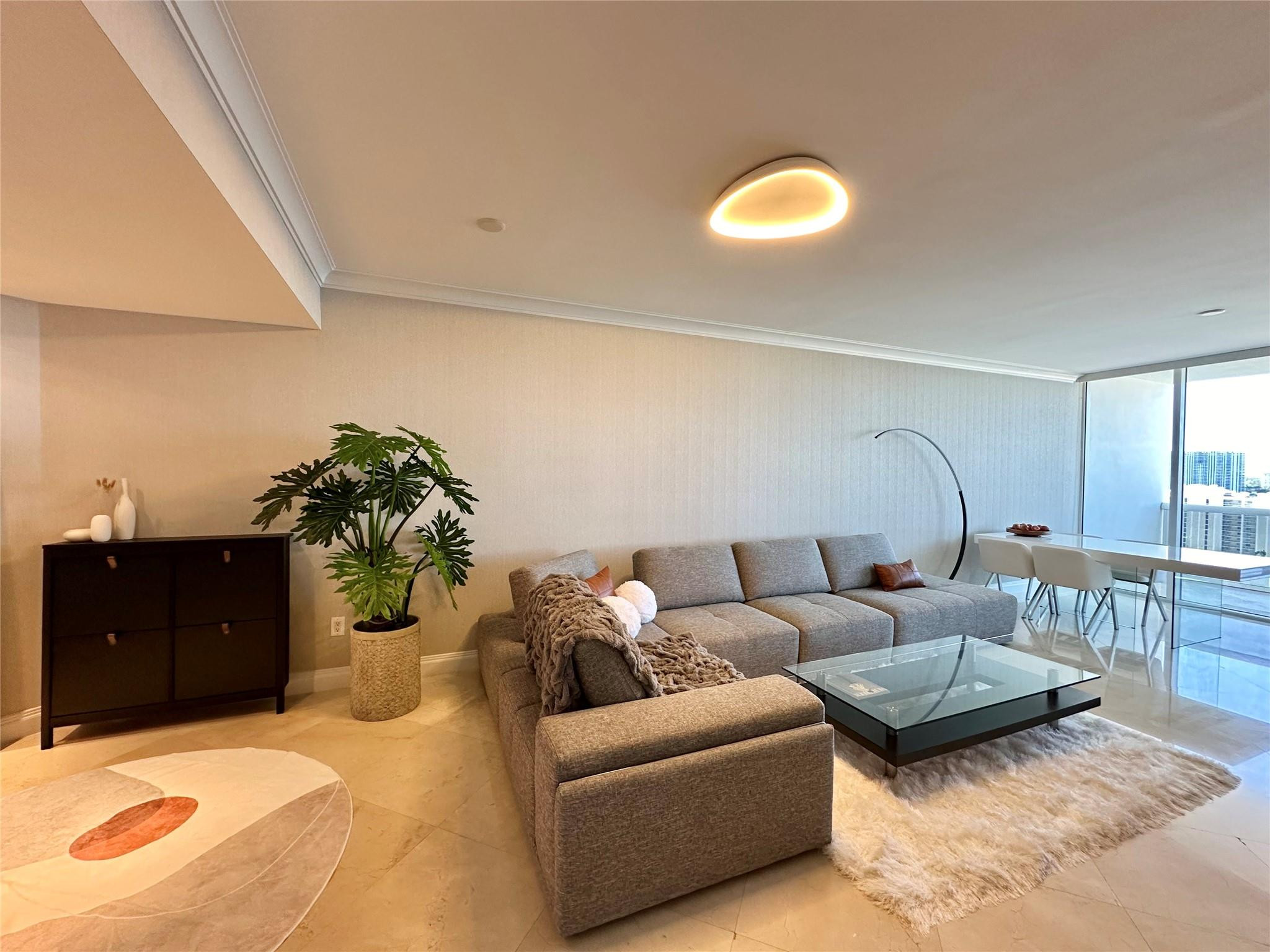 TRUMP ROYALE CONDO - Residential Lease