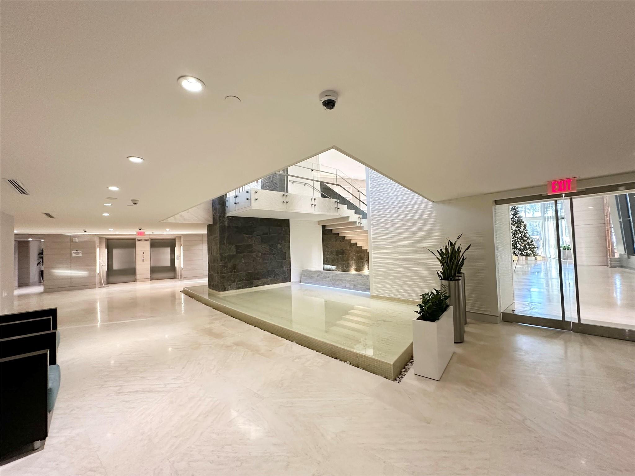 TRUMP ROYALE CONDO - Residential Lease