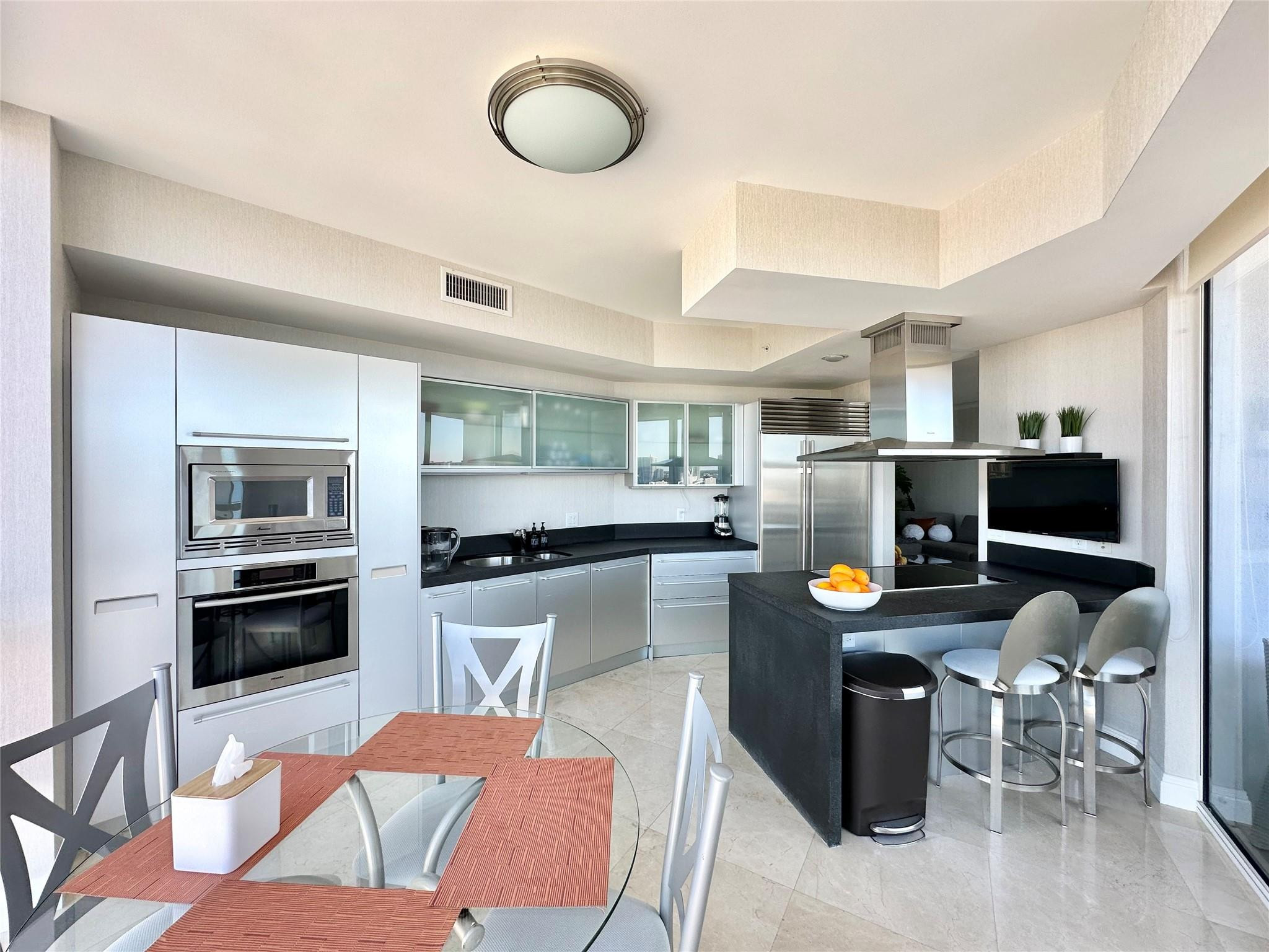 TRUMP ROYALE CONDO - Residential Lease